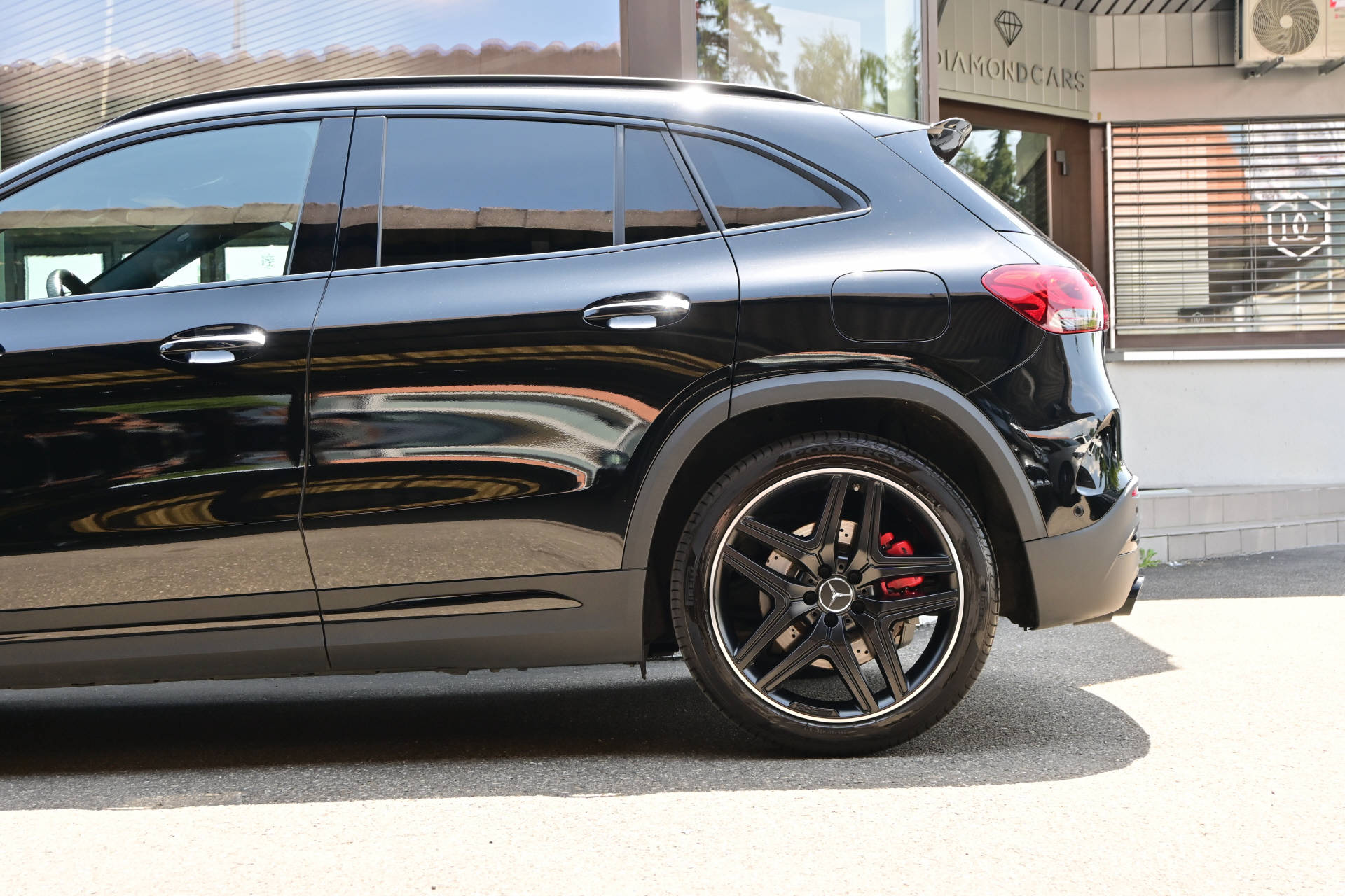 MERCEDES-BENZ GLA 35 AMG 4matic *CH-Auto*Carbon Interieur*-image-4