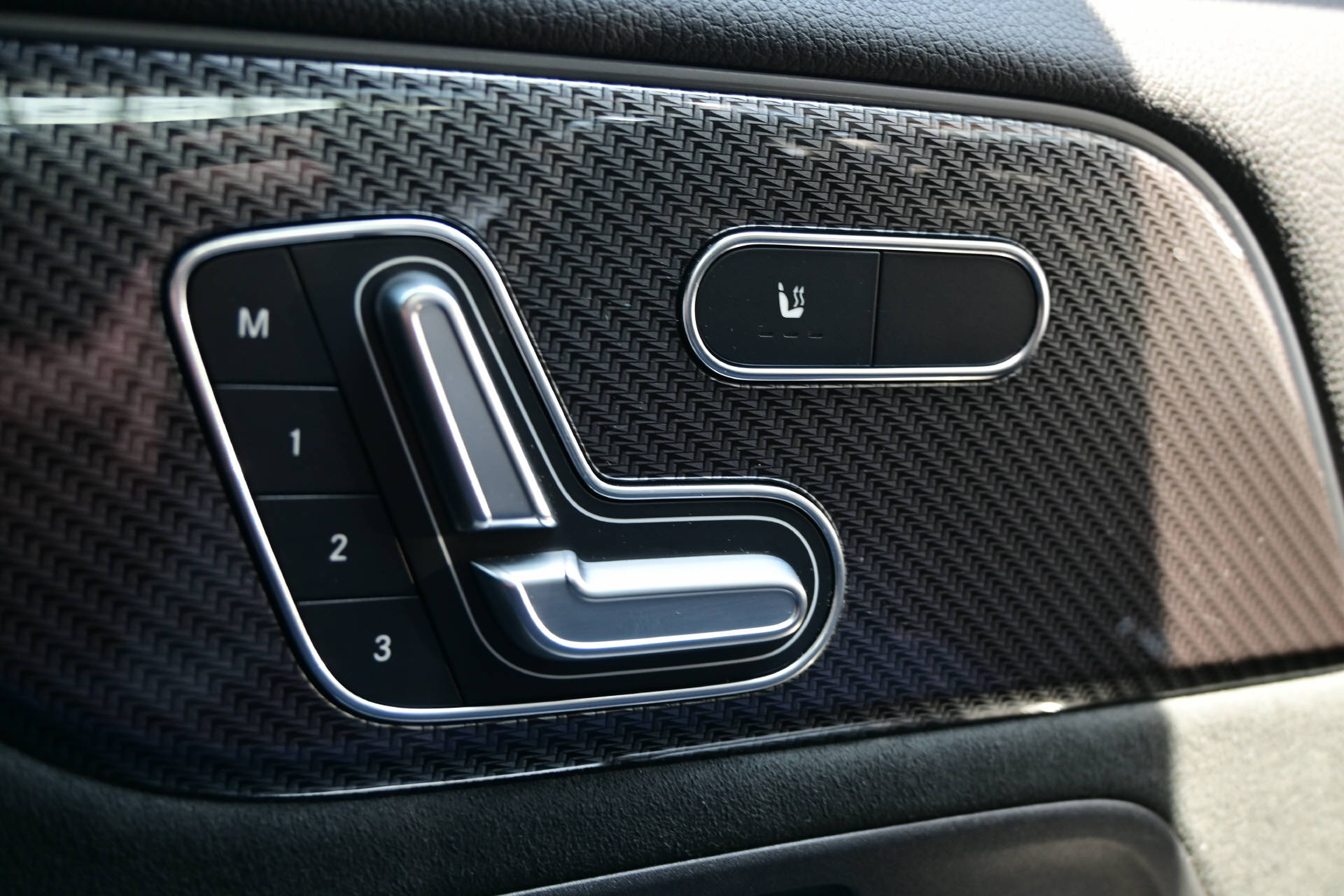 MERCEDES-BENZ GLA 35 AMG 4matic *CH-Auto*Carbon Interieur*-image-21