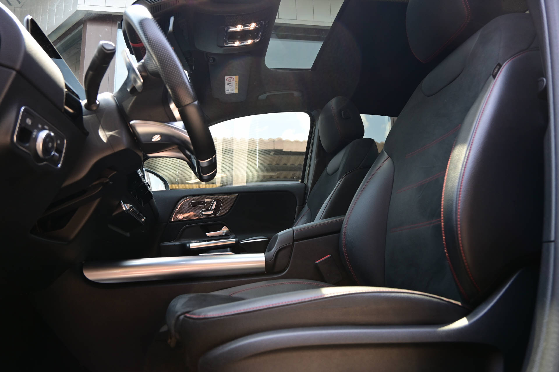 MERCEDES-BENZ GLA 35 AMG 4matic *CH-Auto*Carbon Interieur*-image-17