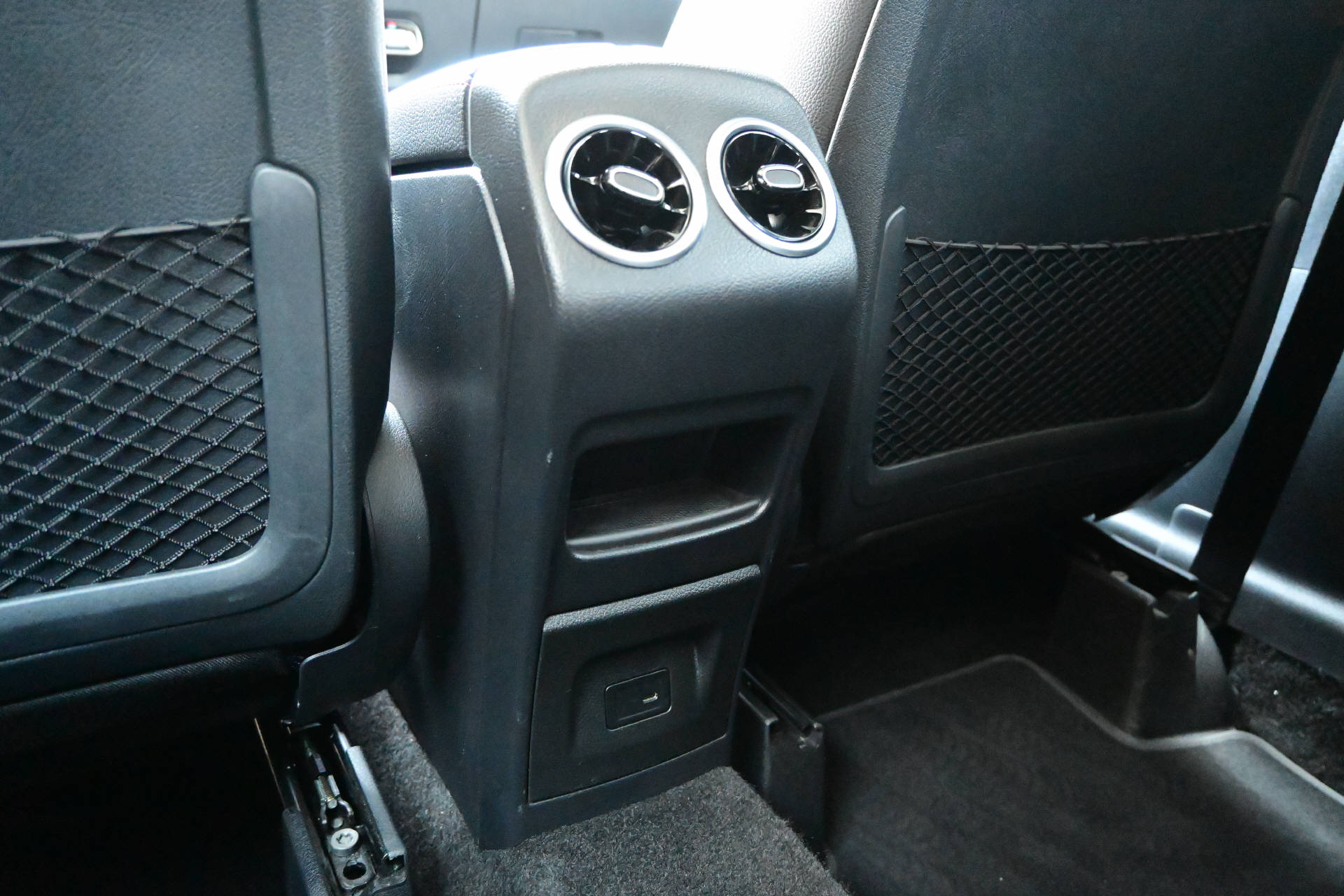 MERCEDES-BENZ GLA 35 AMG 4matic *CH-Auto*Carbon Interieur*-image-24