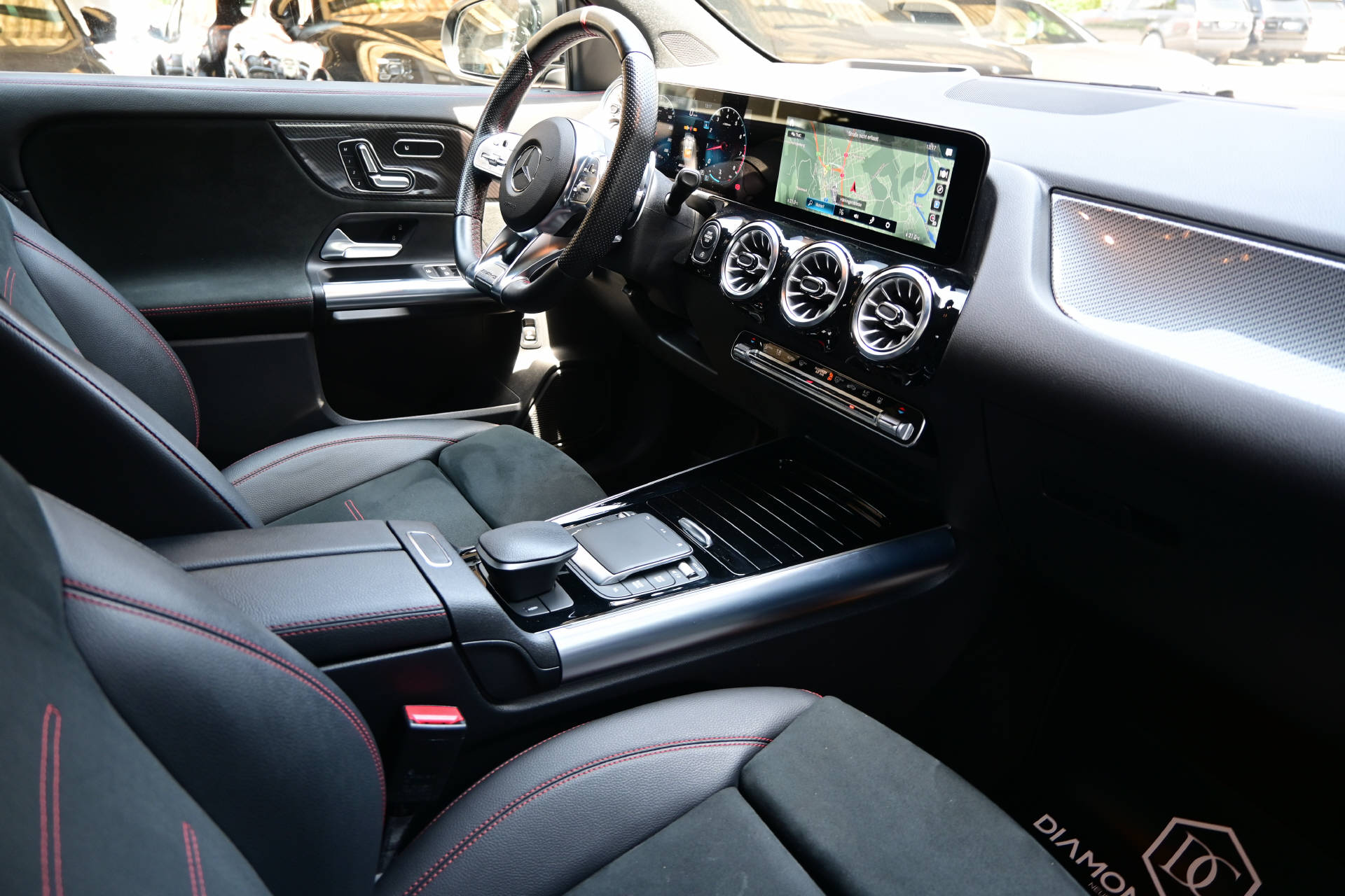 MERCEDES-BENZ GLA 35 AMG 4matic *CH-Auto*Carbon Interieur*-image-10