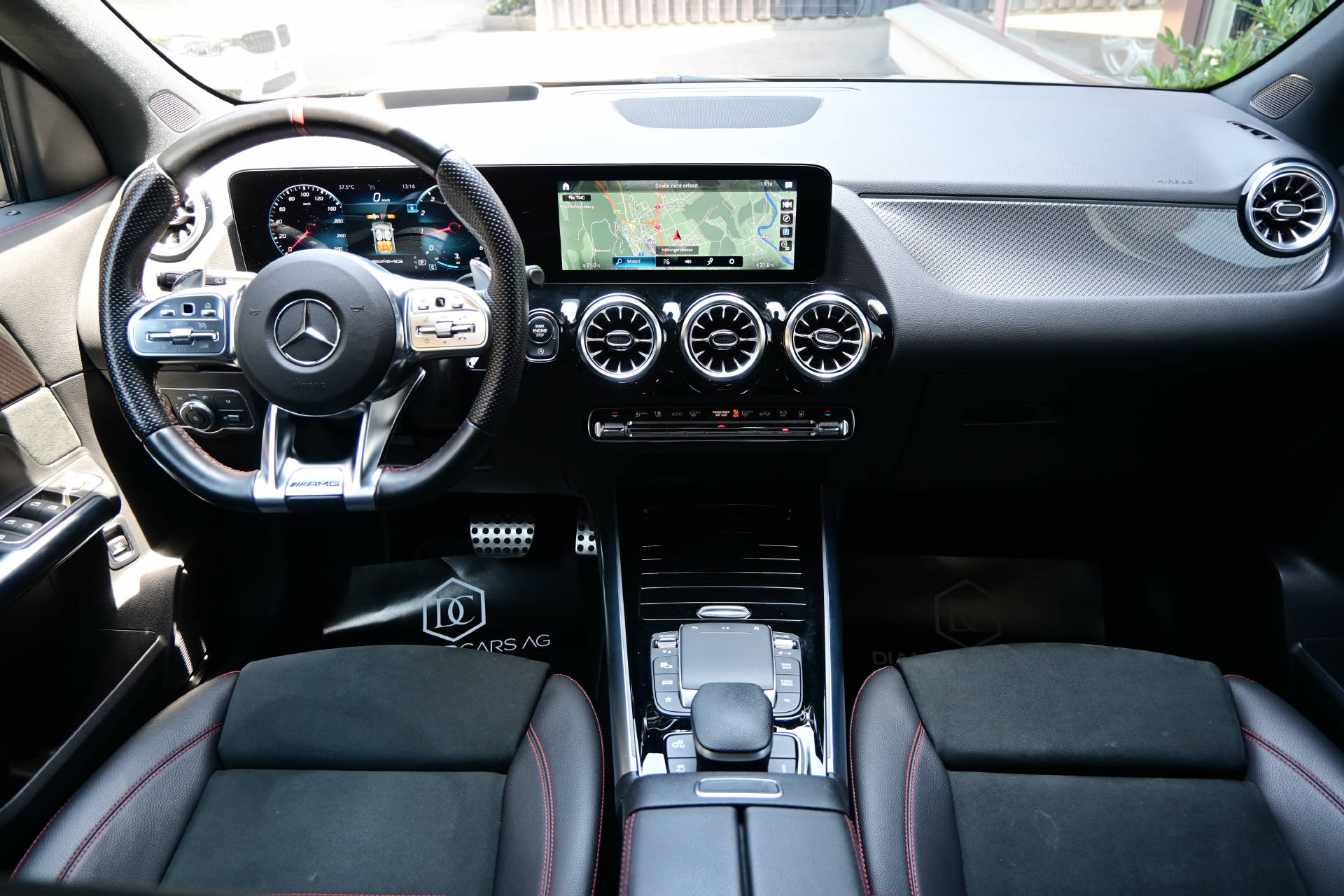 MERCEDES-BENZ GLA 35 AMG 4matic *CH-Auto*Carbon Interieur*-image-9