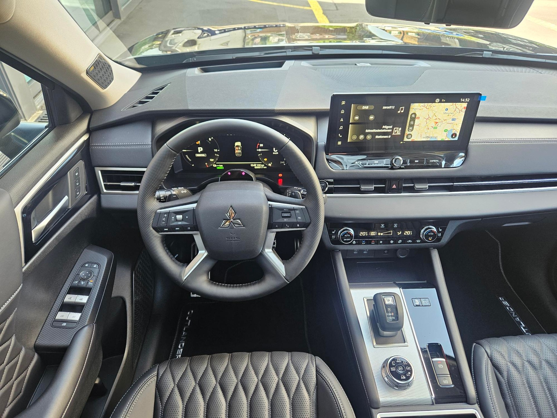 MITSUBISHI Outlander 2.4 PHEV Instyle 4x4-image-6