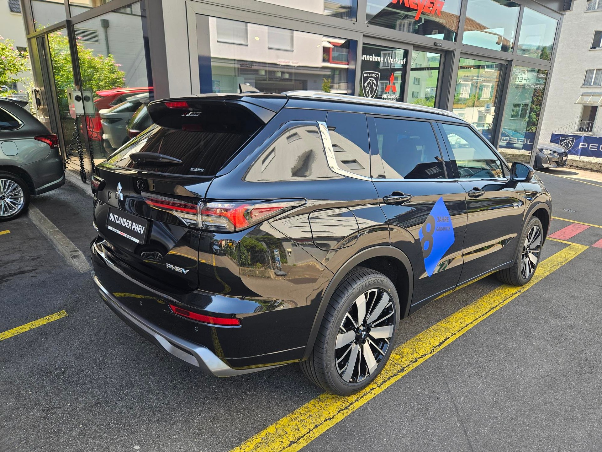 MITSUBISHI Outlander 2.4 PHEV Instyle 4x4-image-3