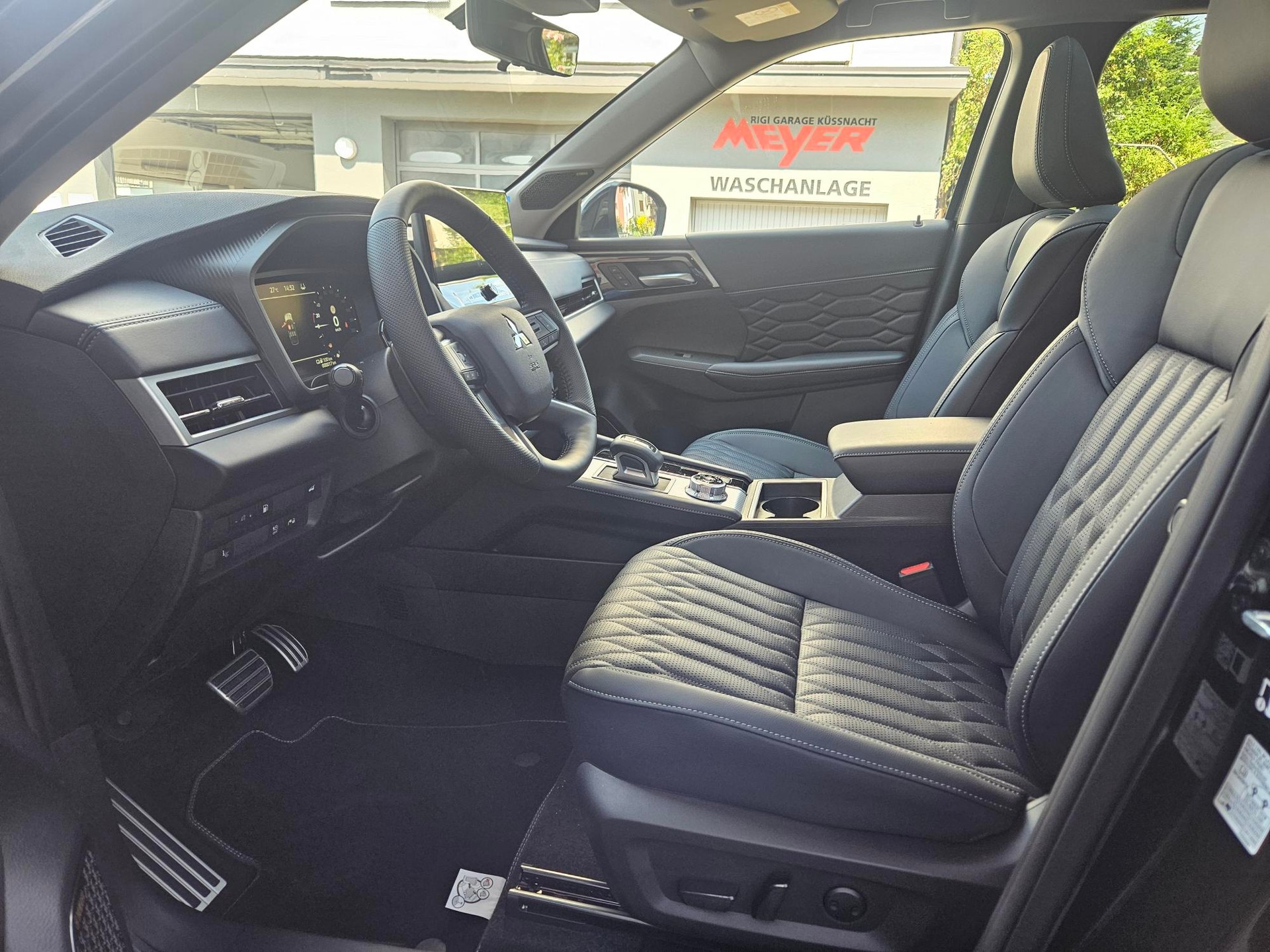 MITSUBISHI Outlander 2.4 PHEV Instyle 4x4-image-5