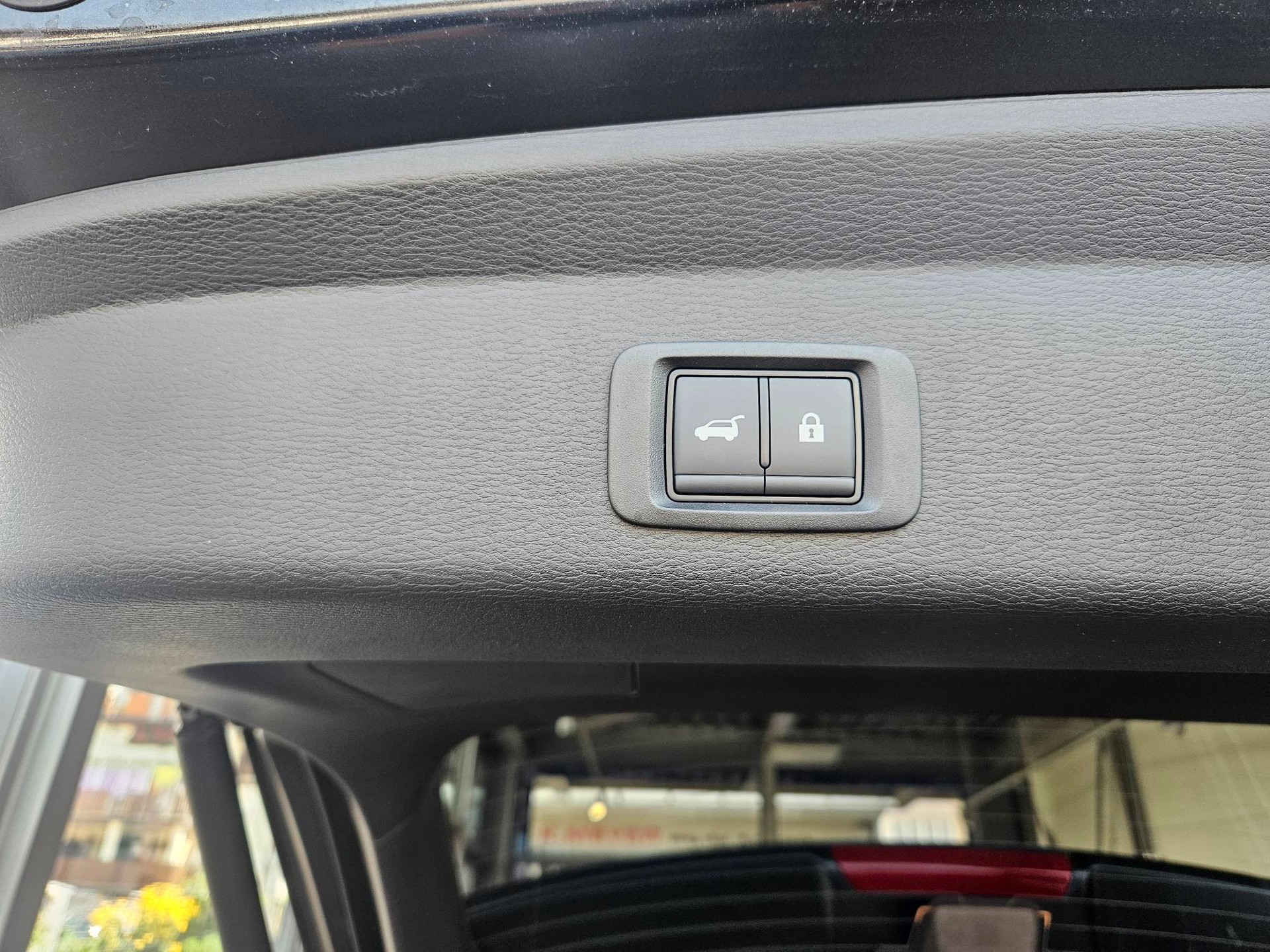 MITSUBISHI Outlander 2.4 PHEV Instyle 4x4-image-13