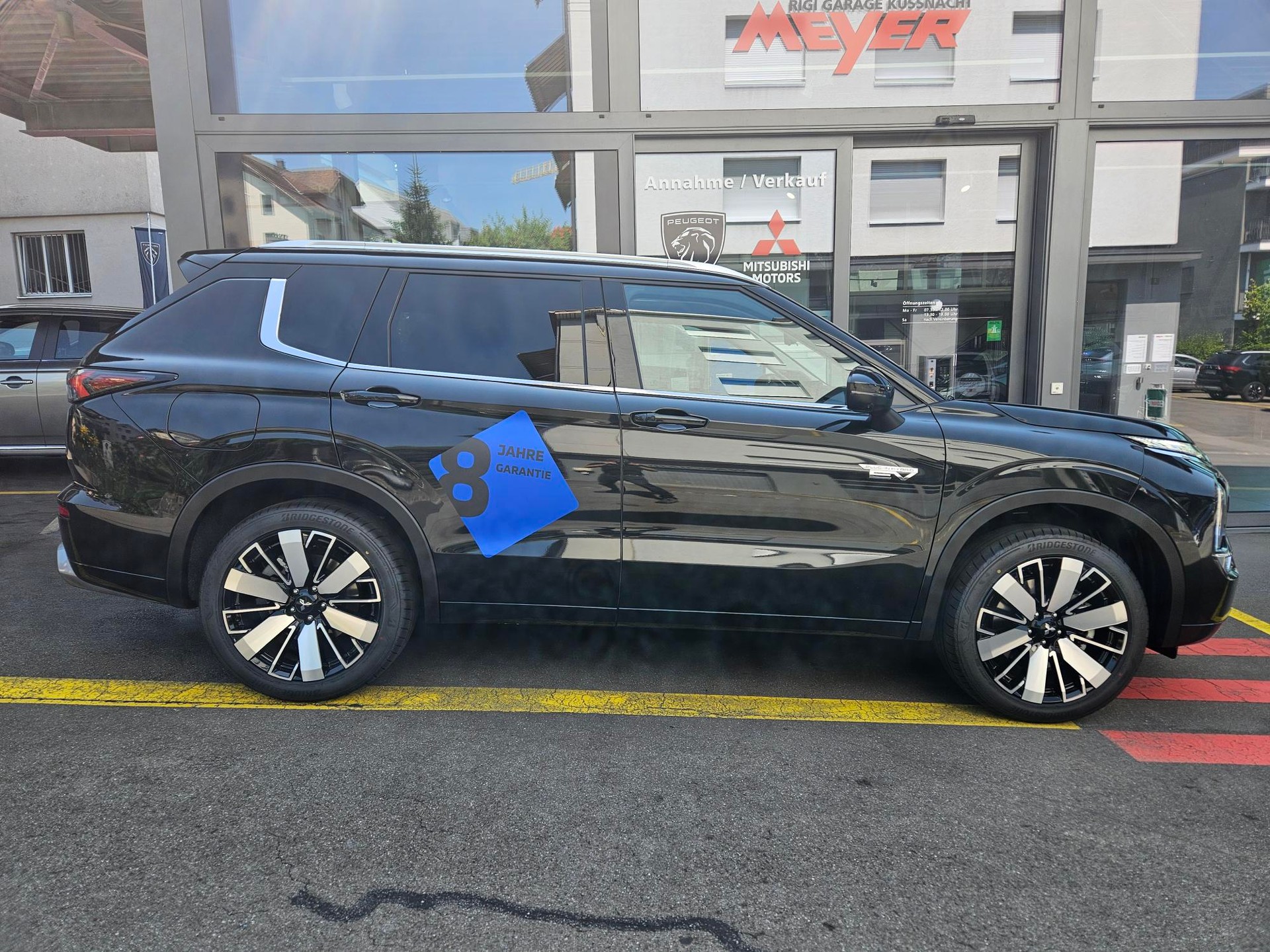 MITSUBISHI Outlander 2.4 PHEV Instyle 4x4-image-1