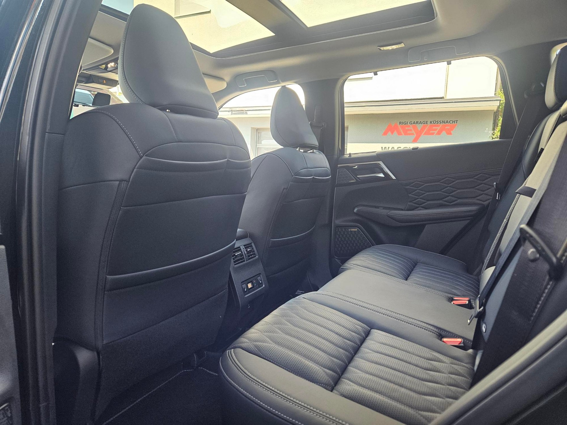 MITSUBISHI Outlander 2.4 PHEV Instyle 4x4-image-8