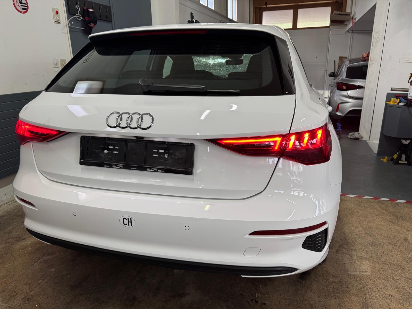 AUDI A3 Sportback 35 TFSI Attraction S-tronic-image-2