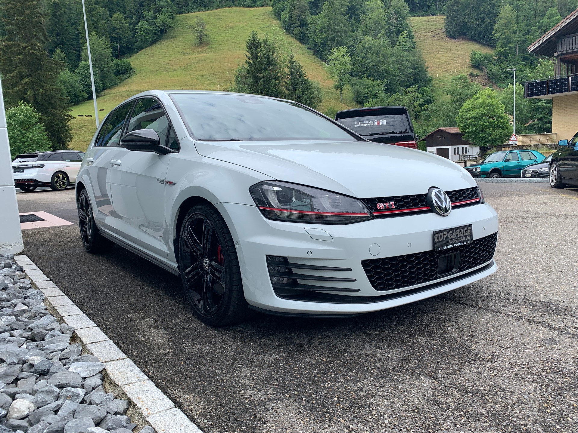 VW Golf 2.0 TSI GTI Performance DSG-image-2