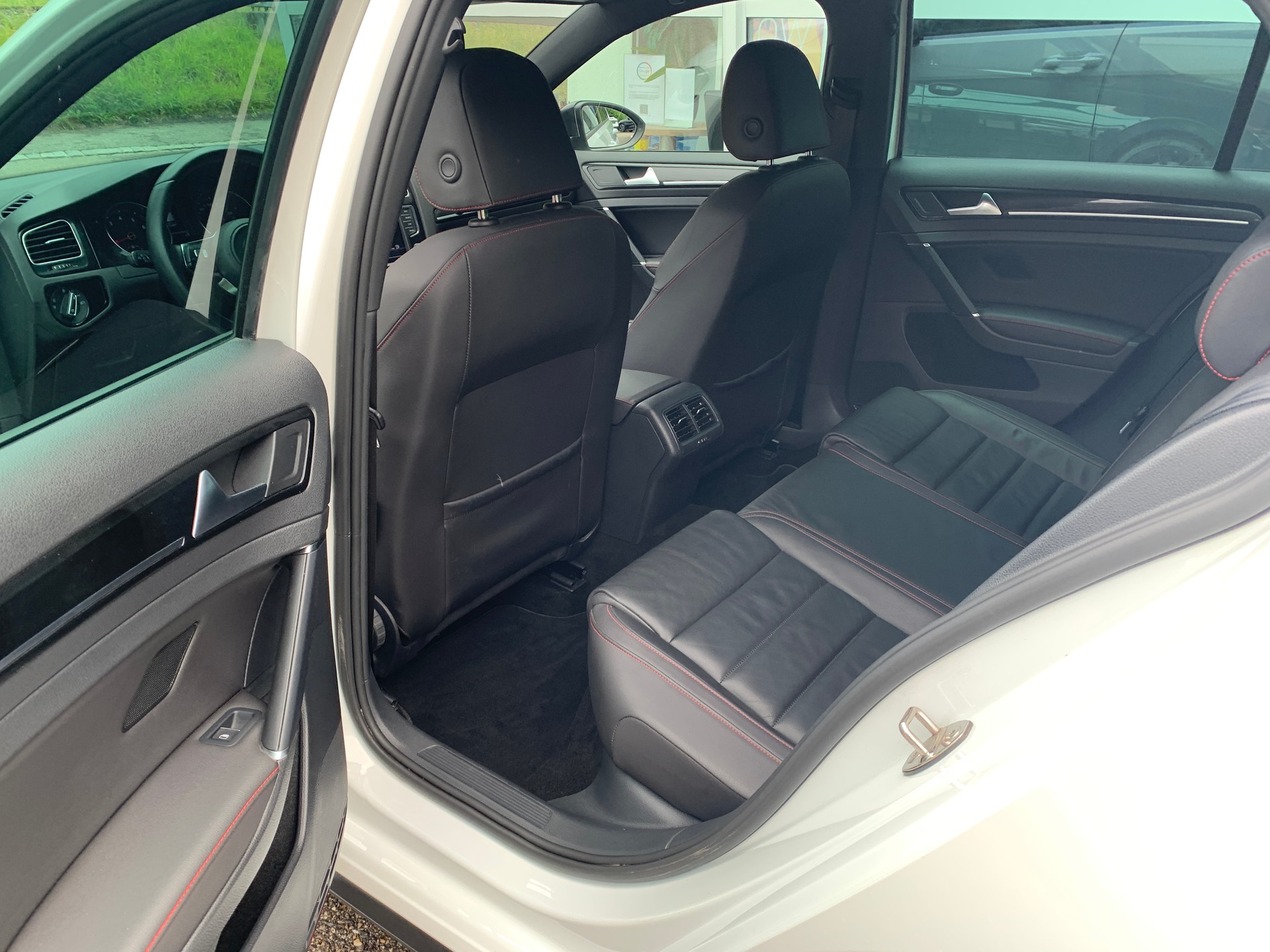 VW Golf 2.0 TSI GTI Performance DSG-image-15