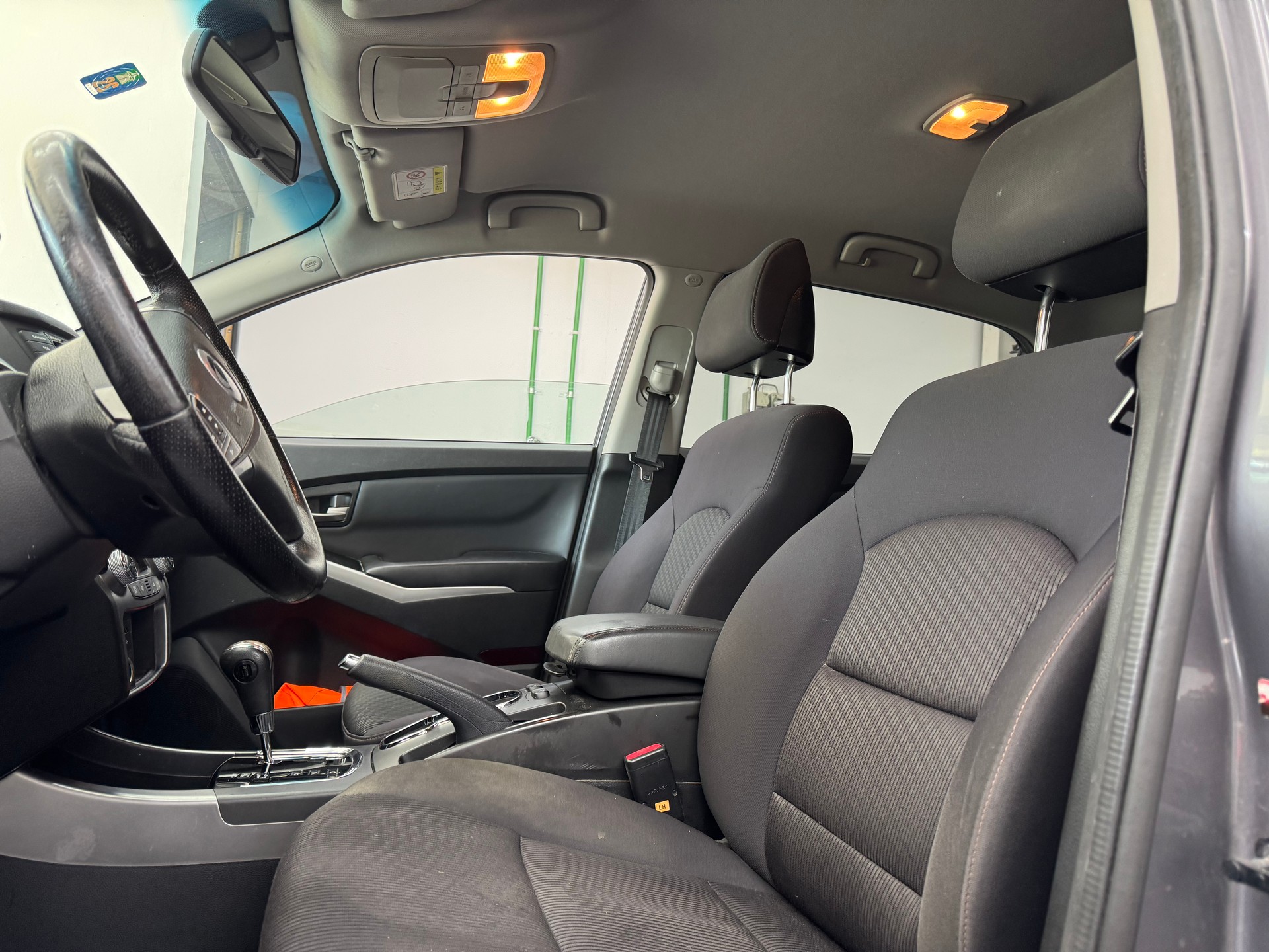 KGM-SsangYong Korando 2.0 e-XDI Quartz 4WD Automatic-image-13