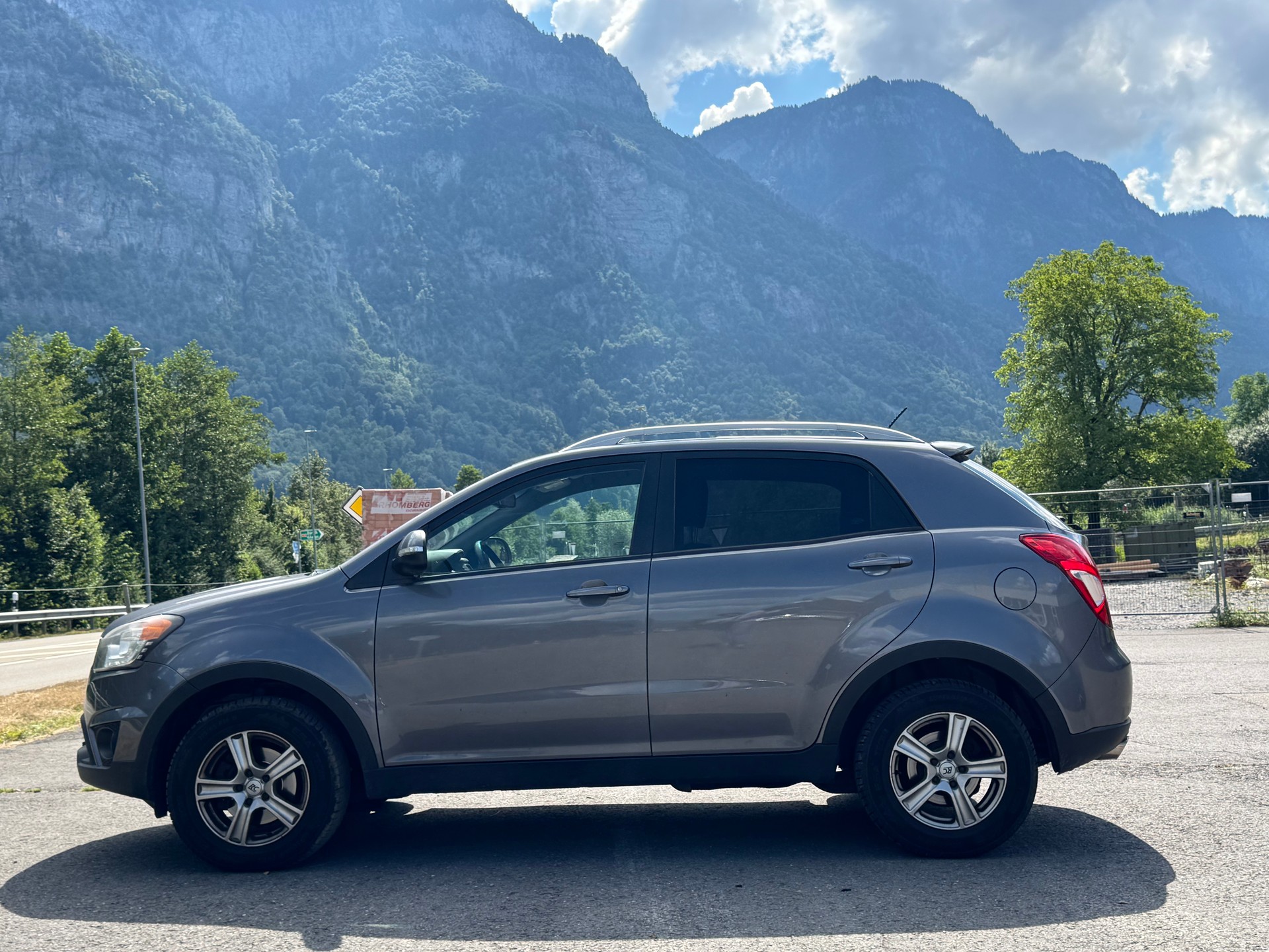 KGM-SsangYong Korando 2.0 e-XDI Quartz 4WD Automatic-image-3