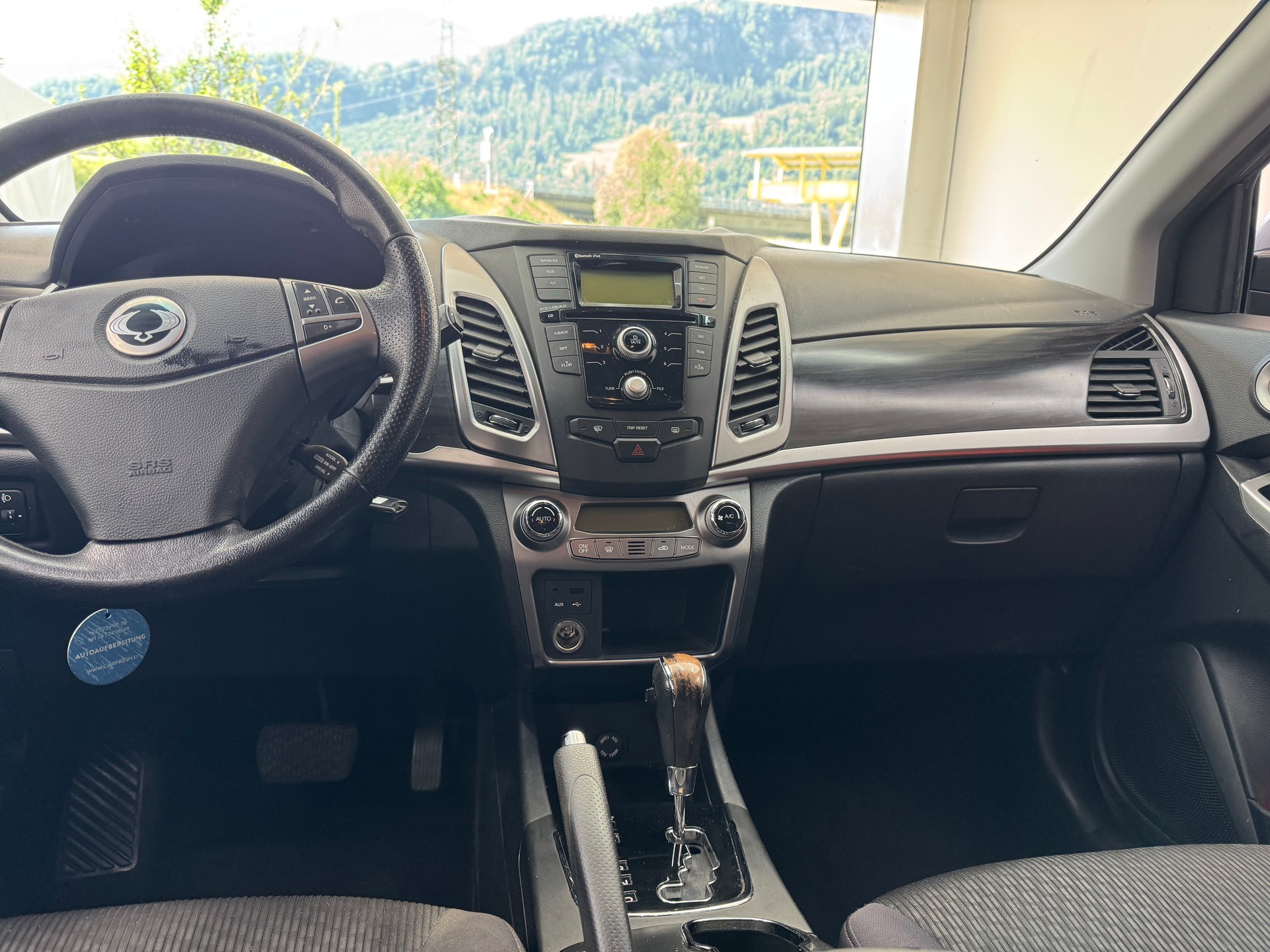KGM-SsangYong Korando 2.0 e-XDI Quartz 4WD Automatic-image-12