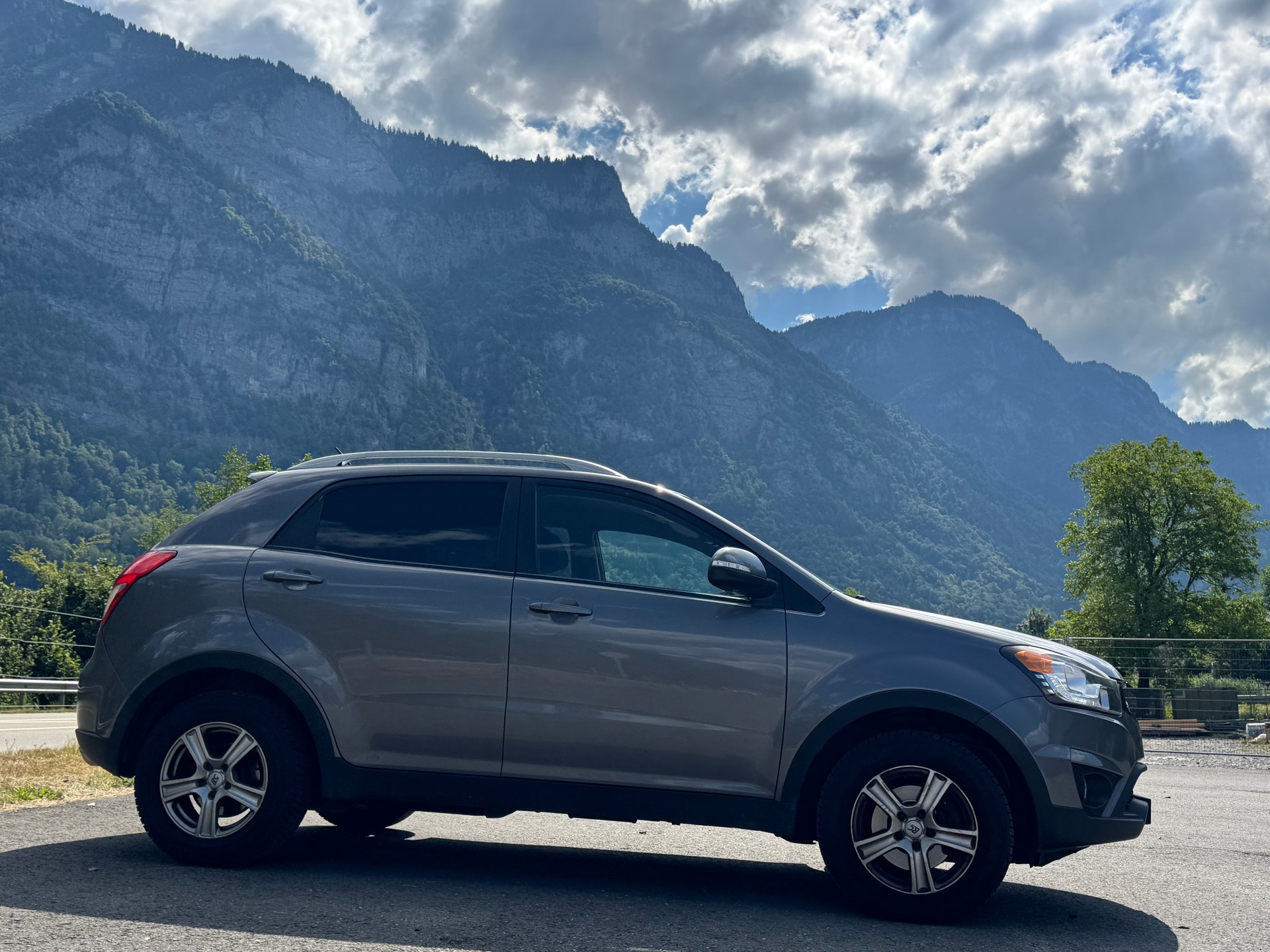 KGM-SsangYong Korando 2.0 e-XDI Quartz 4WD Automatic-image-2
