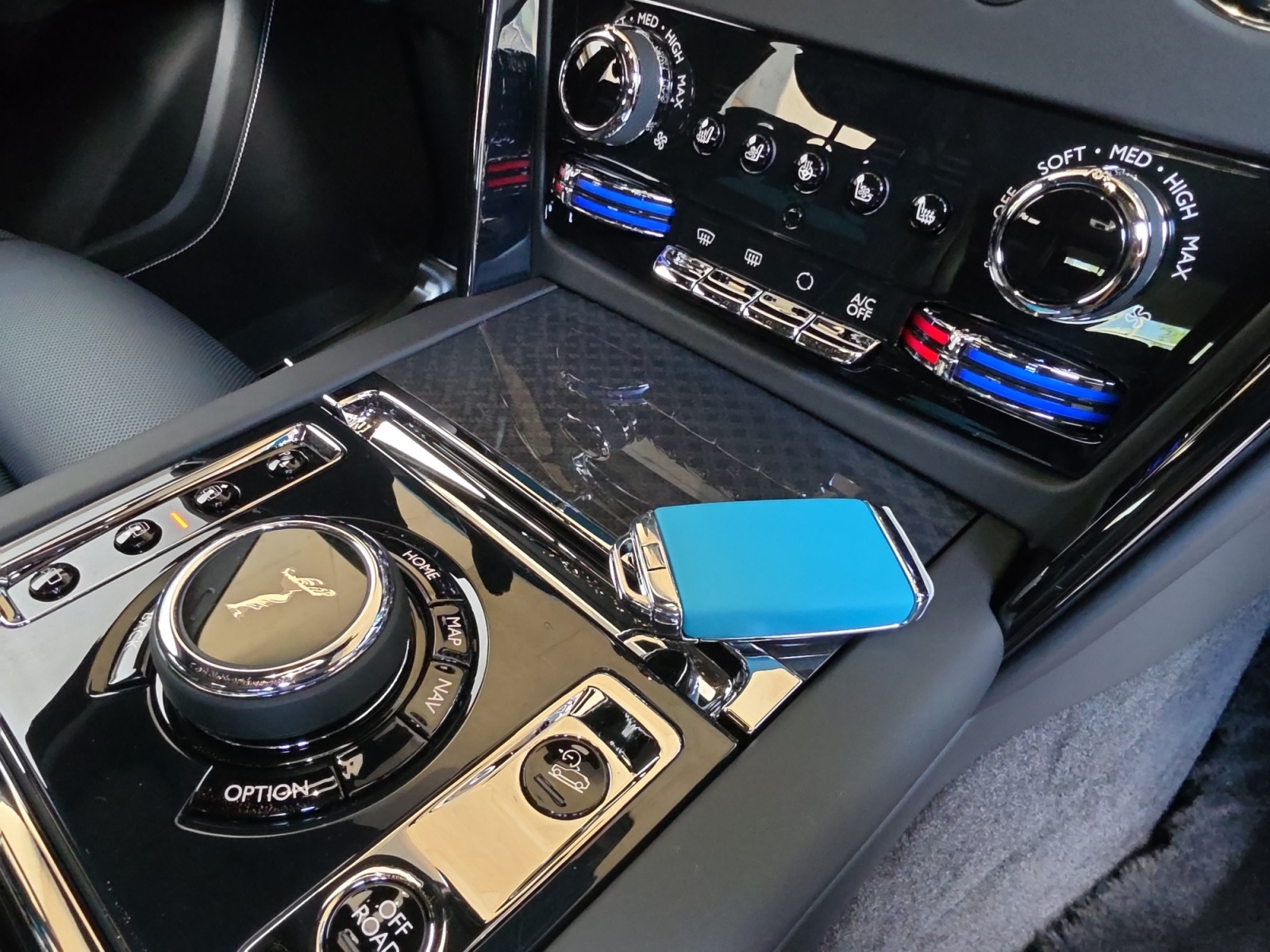 ROLLS-ROYCE Cullinan Serie II - Black Badge - Neuwagen-image-15