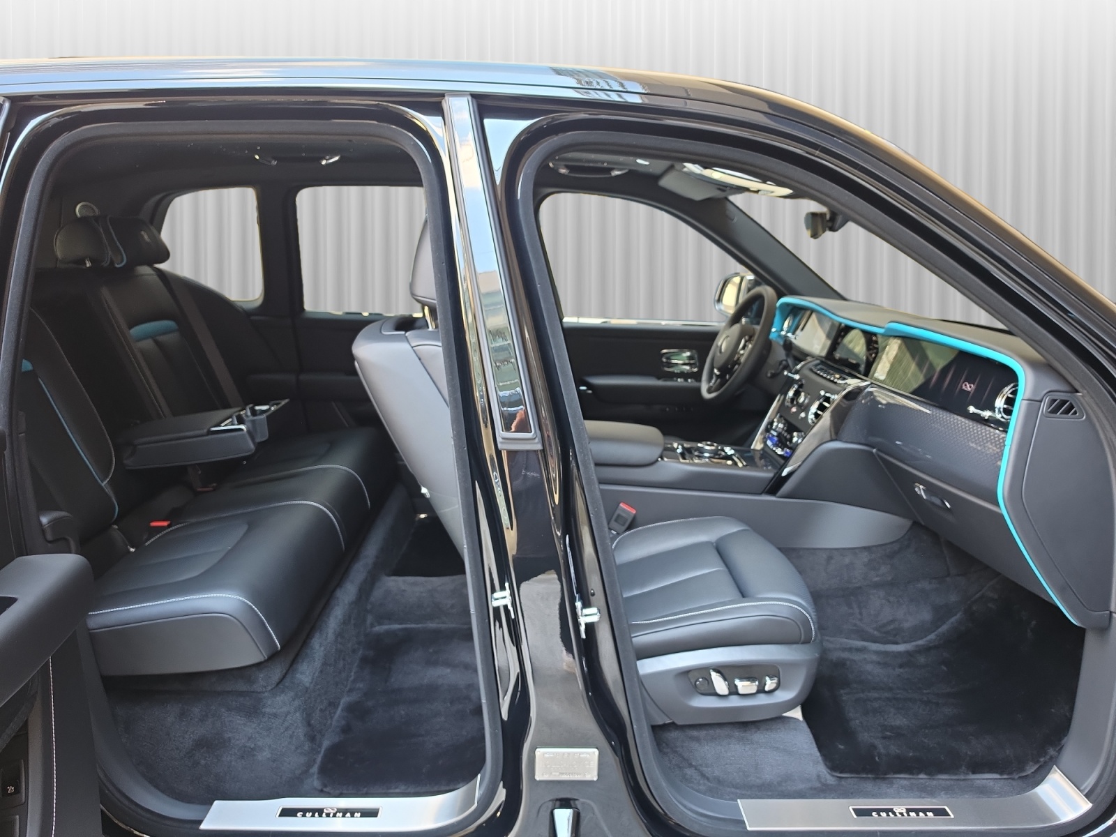 ROLLS-ROYCE Cullinan Serie II - Black Badge - Neuwagen-image-11