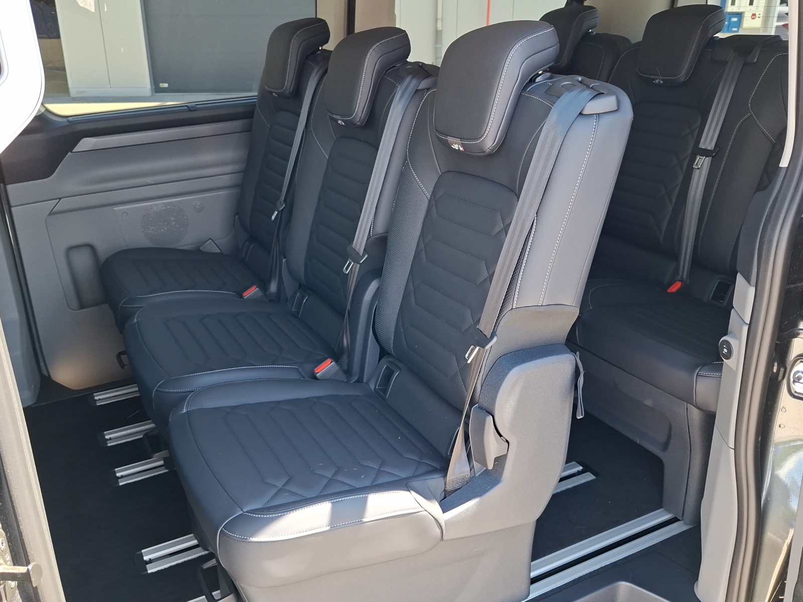 FORD Tourneo Bus 320 L1H1 TitaniumX Automat 4x4-image-5