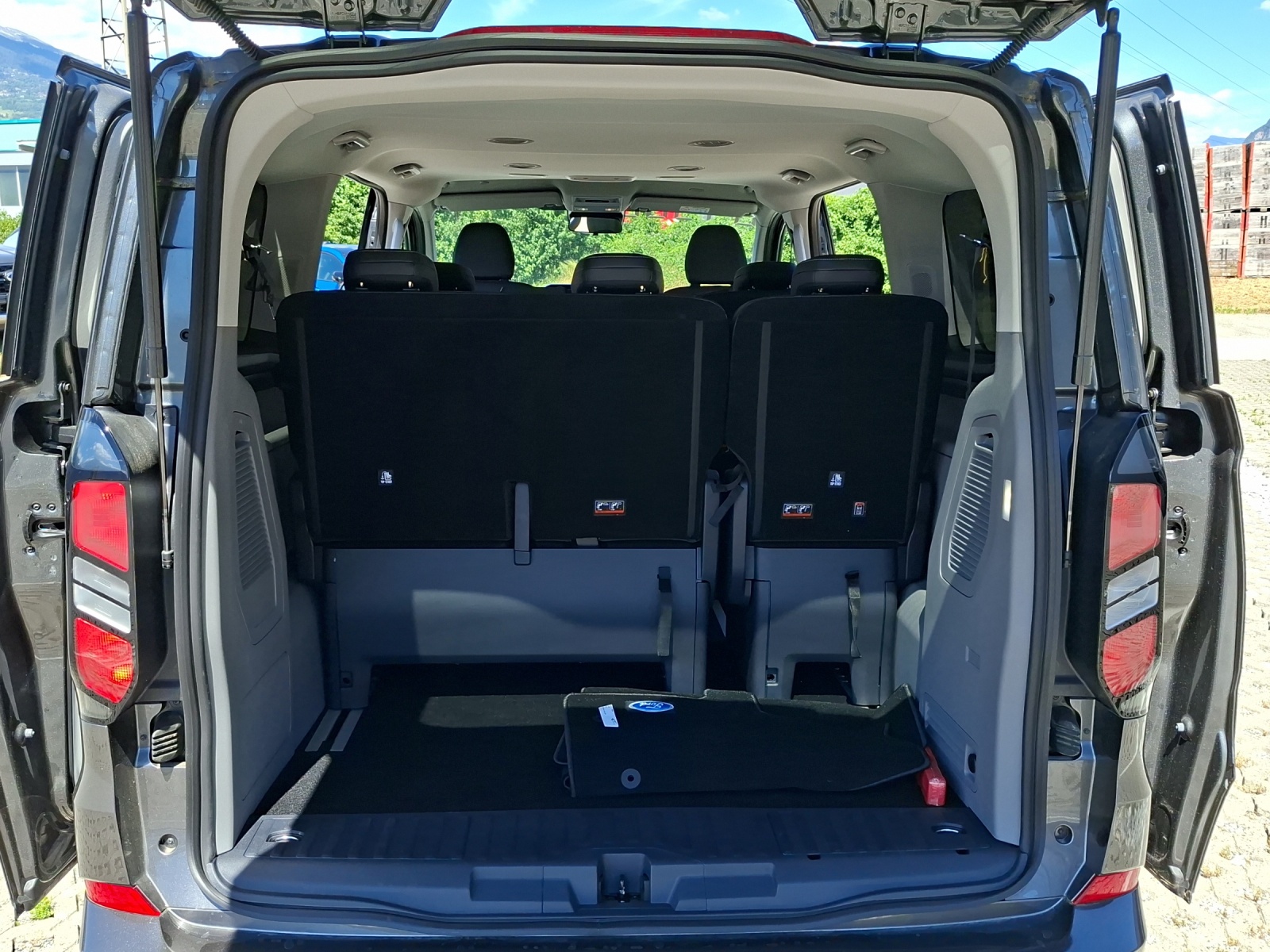 FORD Tourneo Bus 320 L1H1 TitaniumX Automat 4x4-image-14