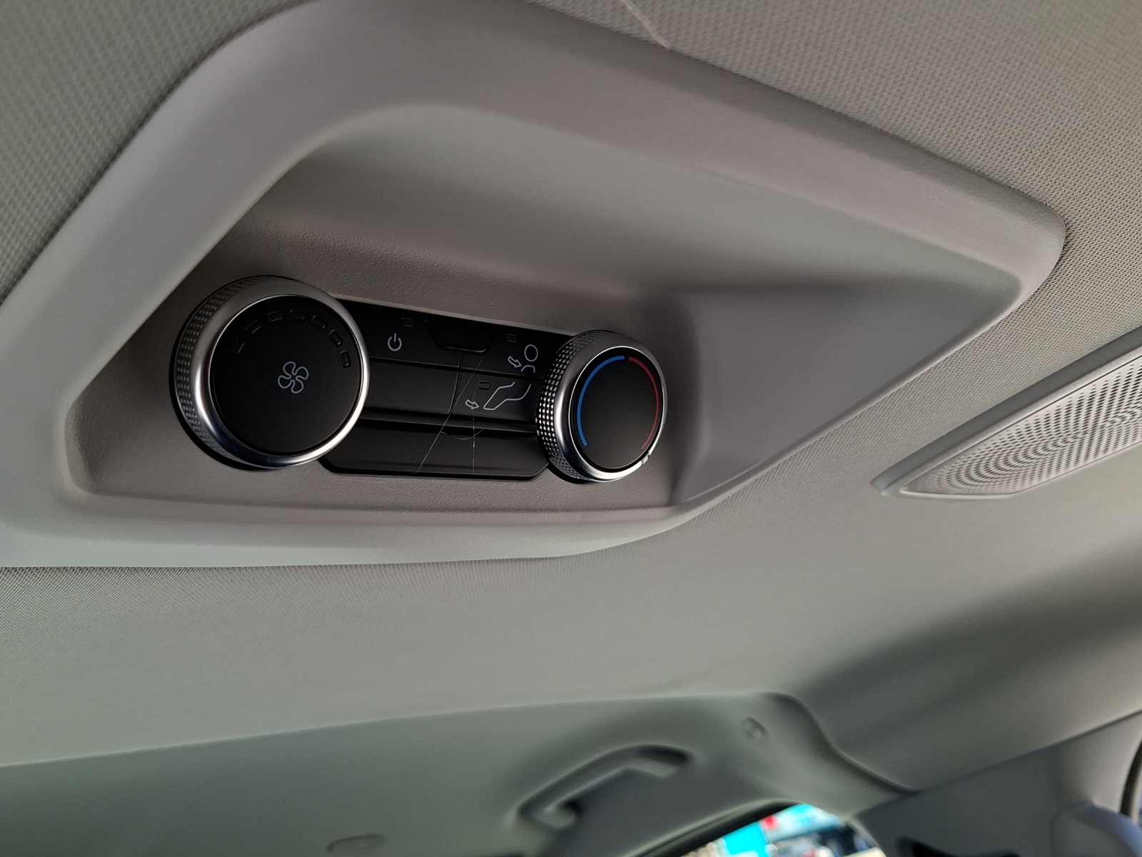 FORD Tourneo Bus 320 L1H1 TitaniumX Automat 4x4-image-11