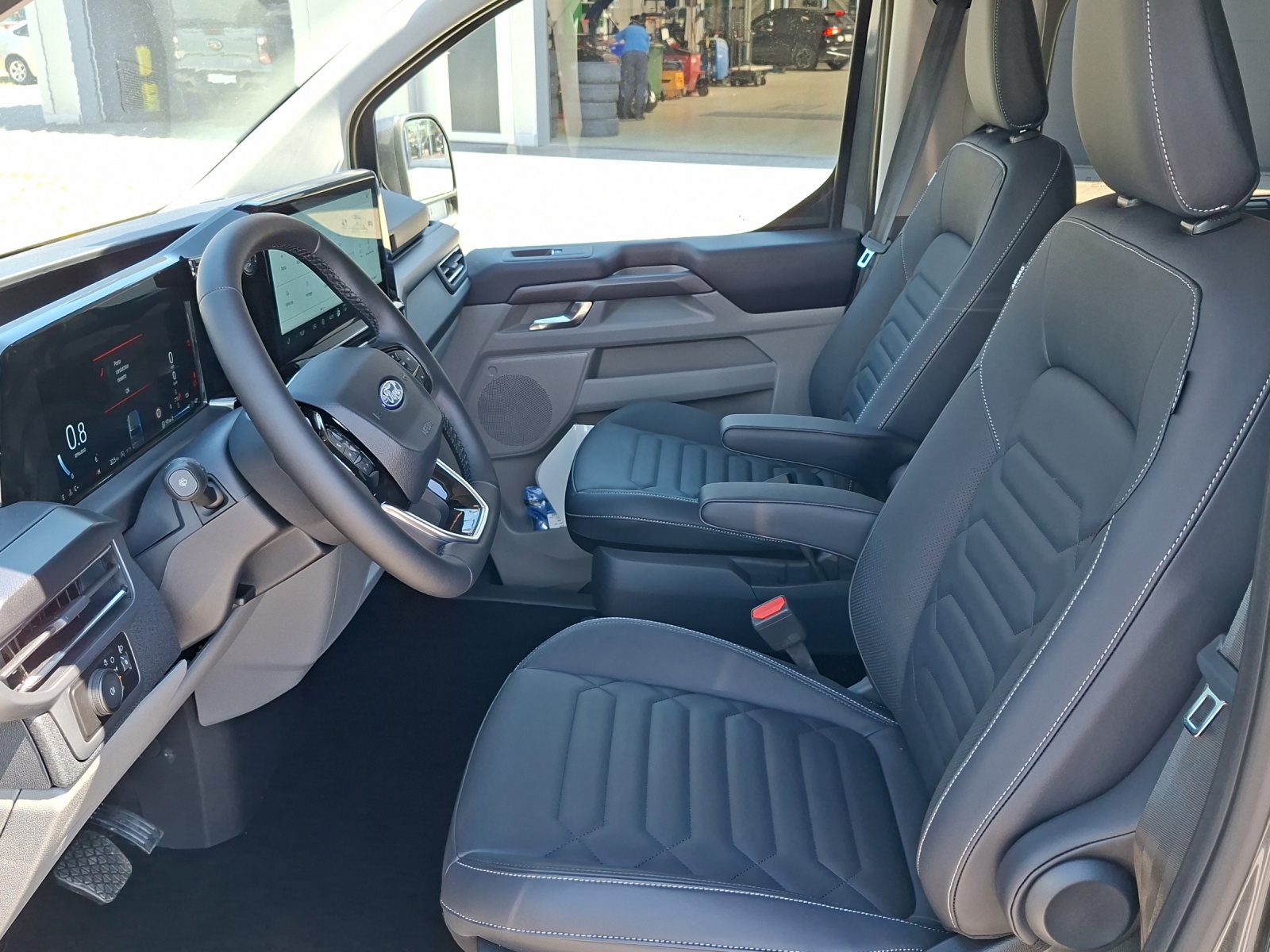 FORD Tourneo Bus 320 L1H1 TitaniumX Automat 4x4-image-4