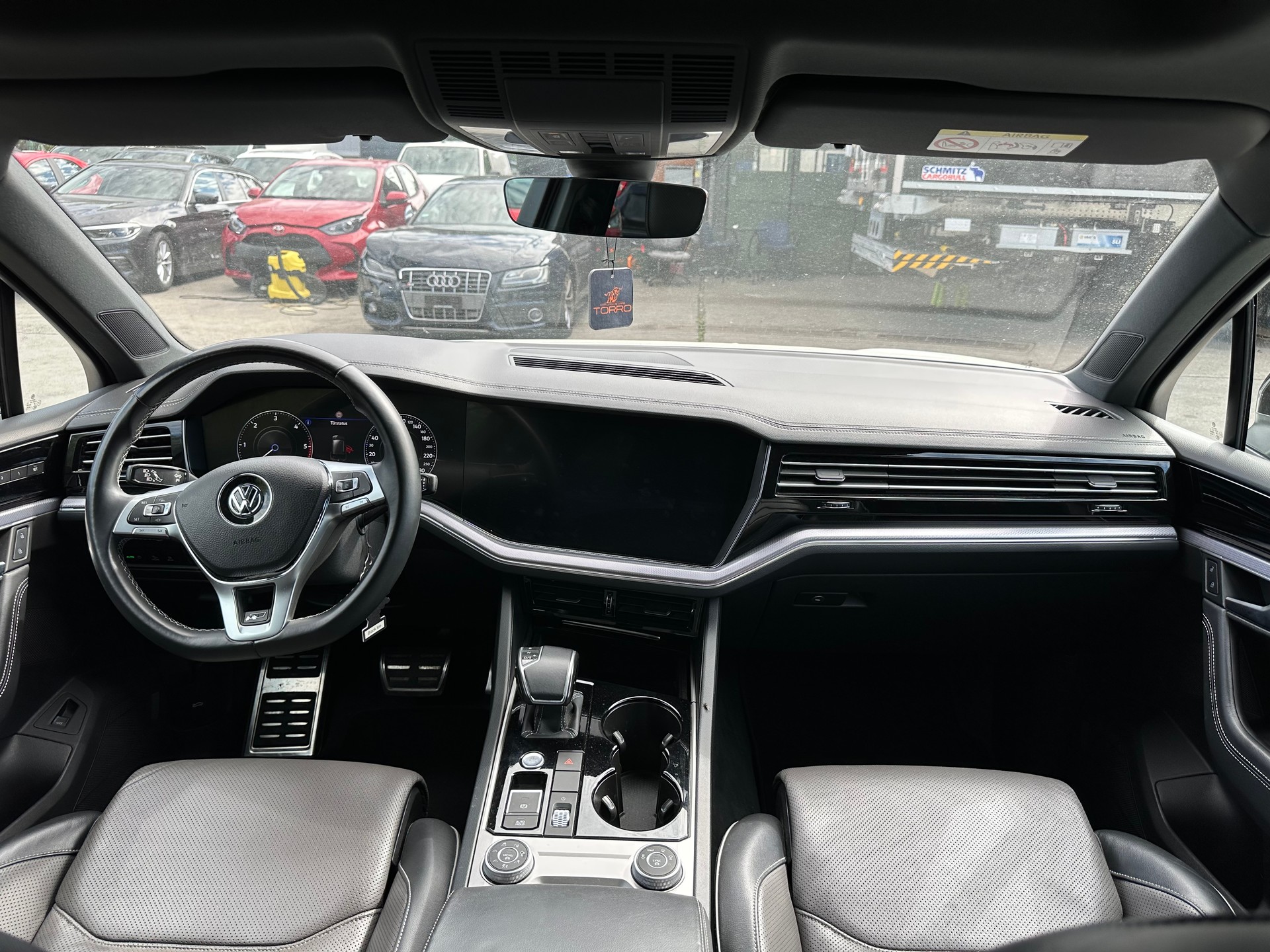 VW Touareg 3.0 TDI R Line Tiptronic-image-10
