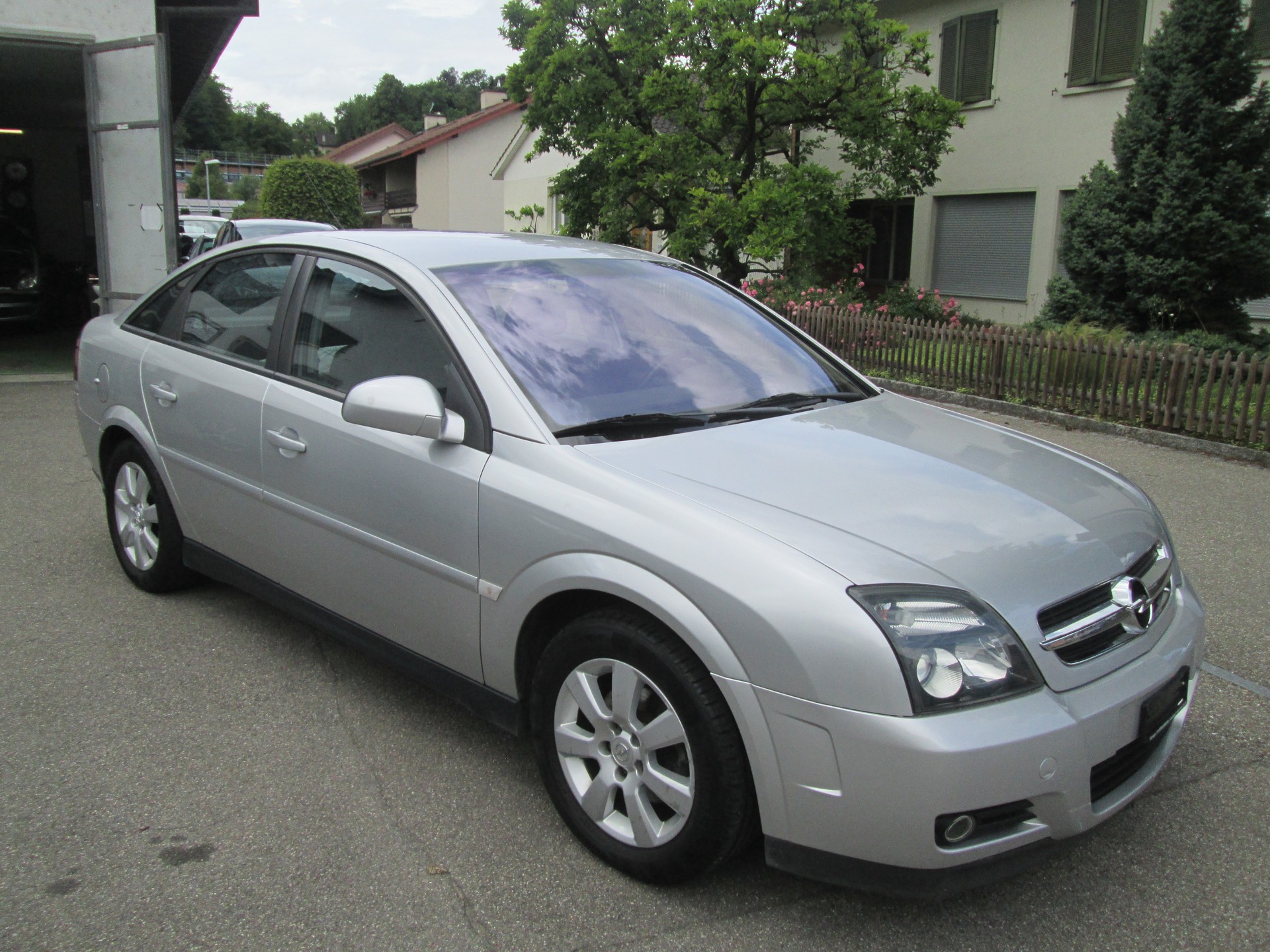OPEL Vectra 2.2 Design Edition-image-5