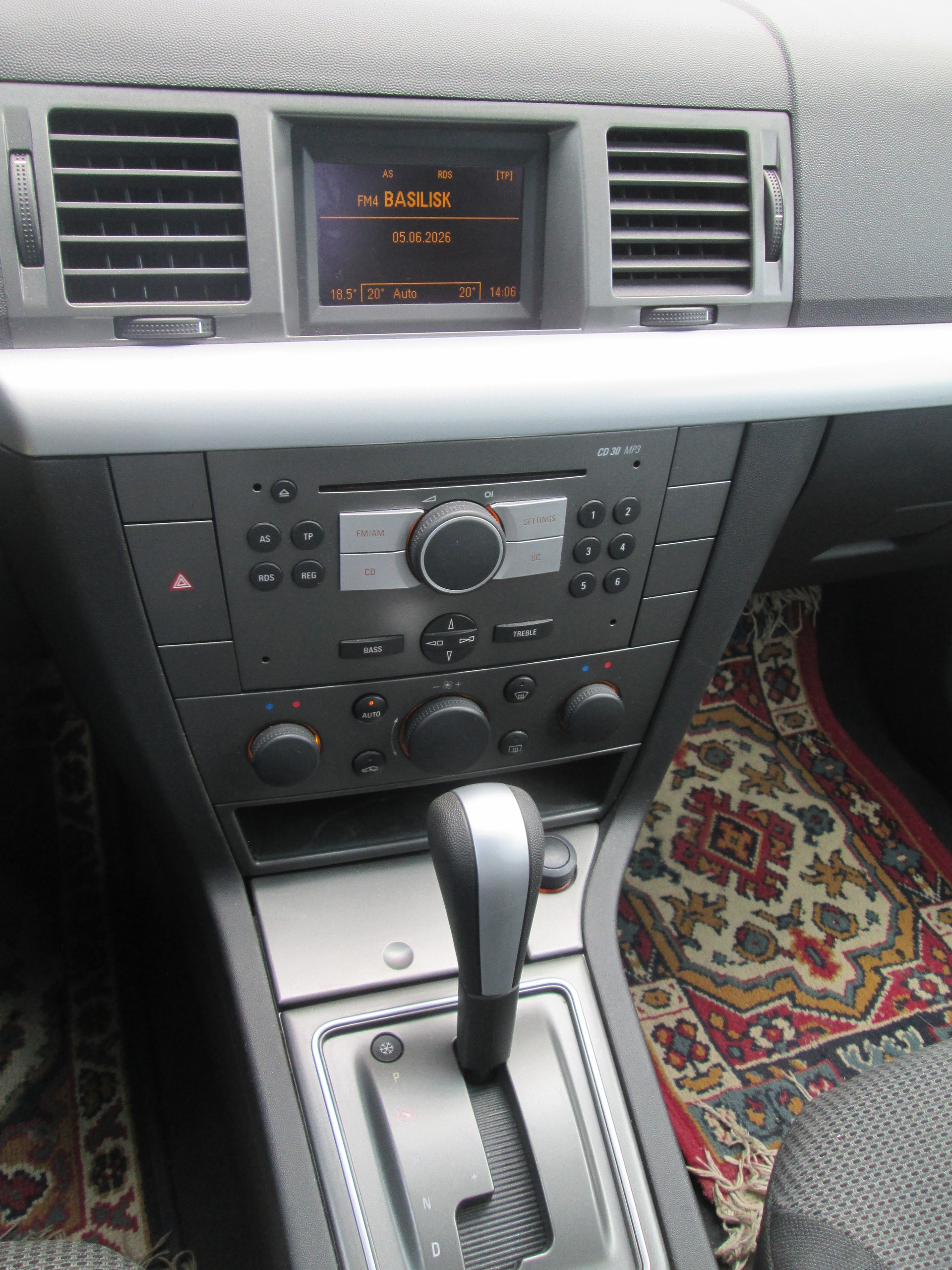 OPEL Vectra 2.2 Design Edition-image-12