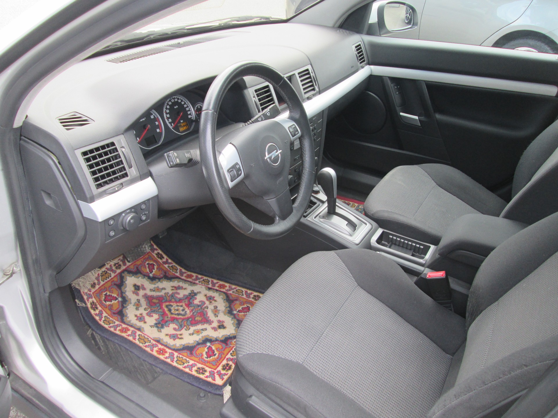 OPEL Vectra 2.2 Design Edition-image-7