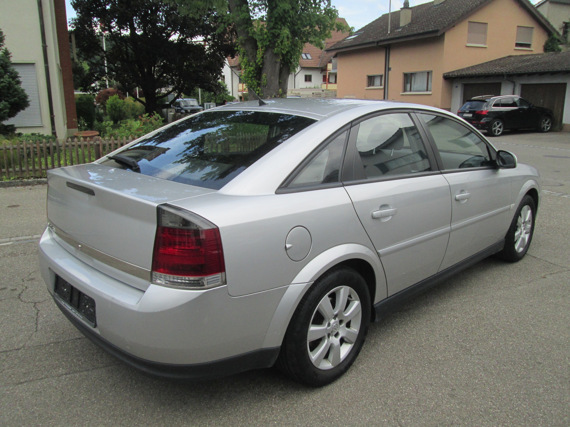 OPEL Vectra 2.2 Design Edition-image-4