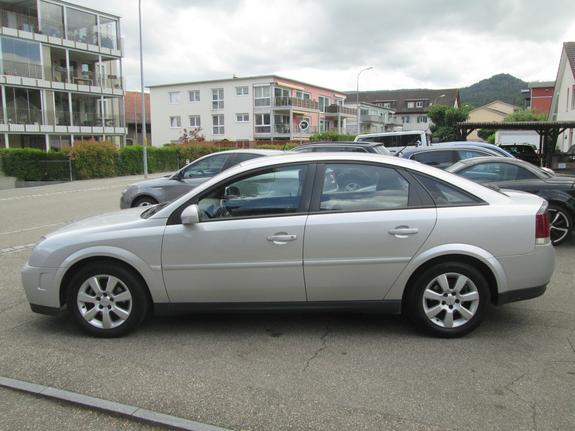OPEL Vectra 2.2 Design Edition-image-1