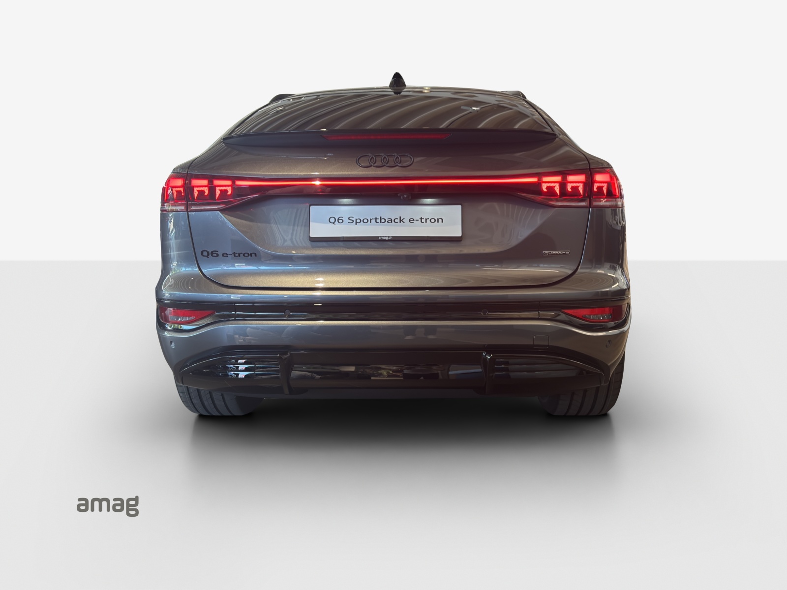 AUDI Q6 Sportback e-tron quattro-showroom-element-3