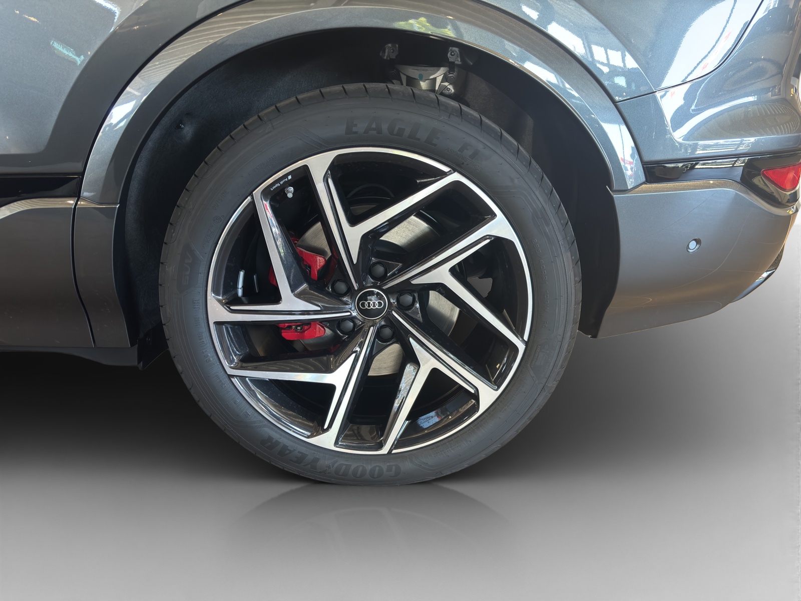 AUDI Q6 Sportback e-tron quattro-image-14