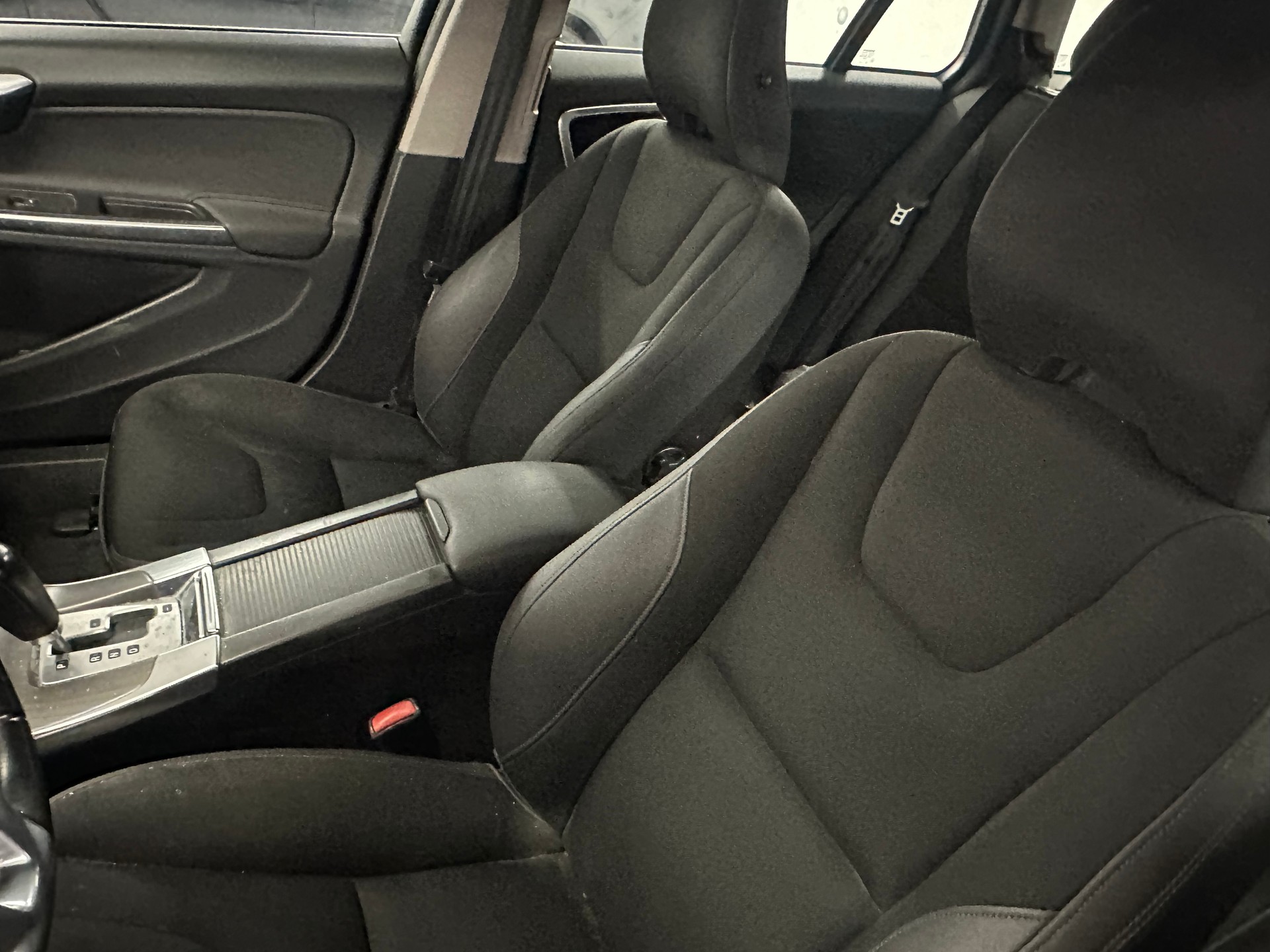 VOLVO V60 2.0T Powershift-image-4