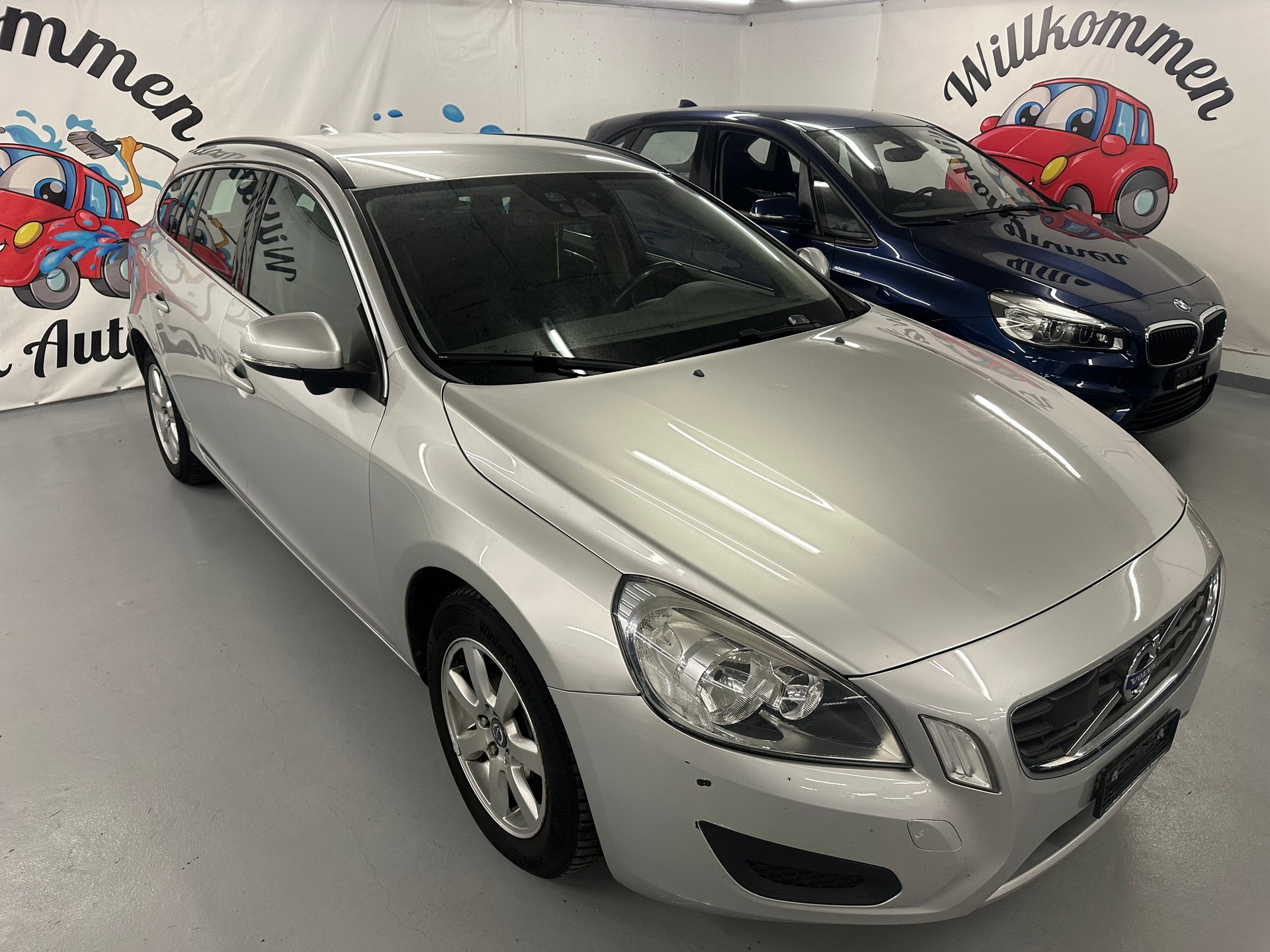 VOLVO V60 2.0T Powershift-image-1