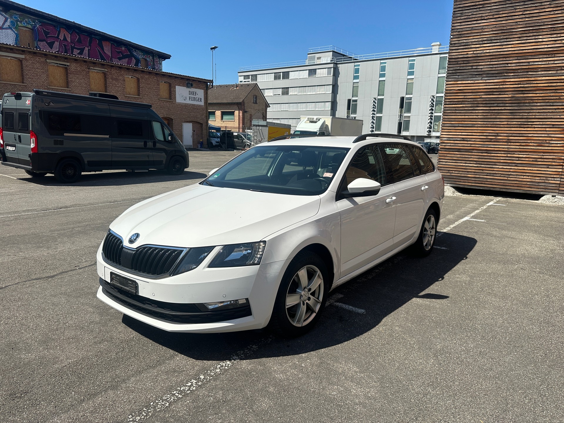 SKODA Octavia Combi 2.0 TDI Style DSG-image-0