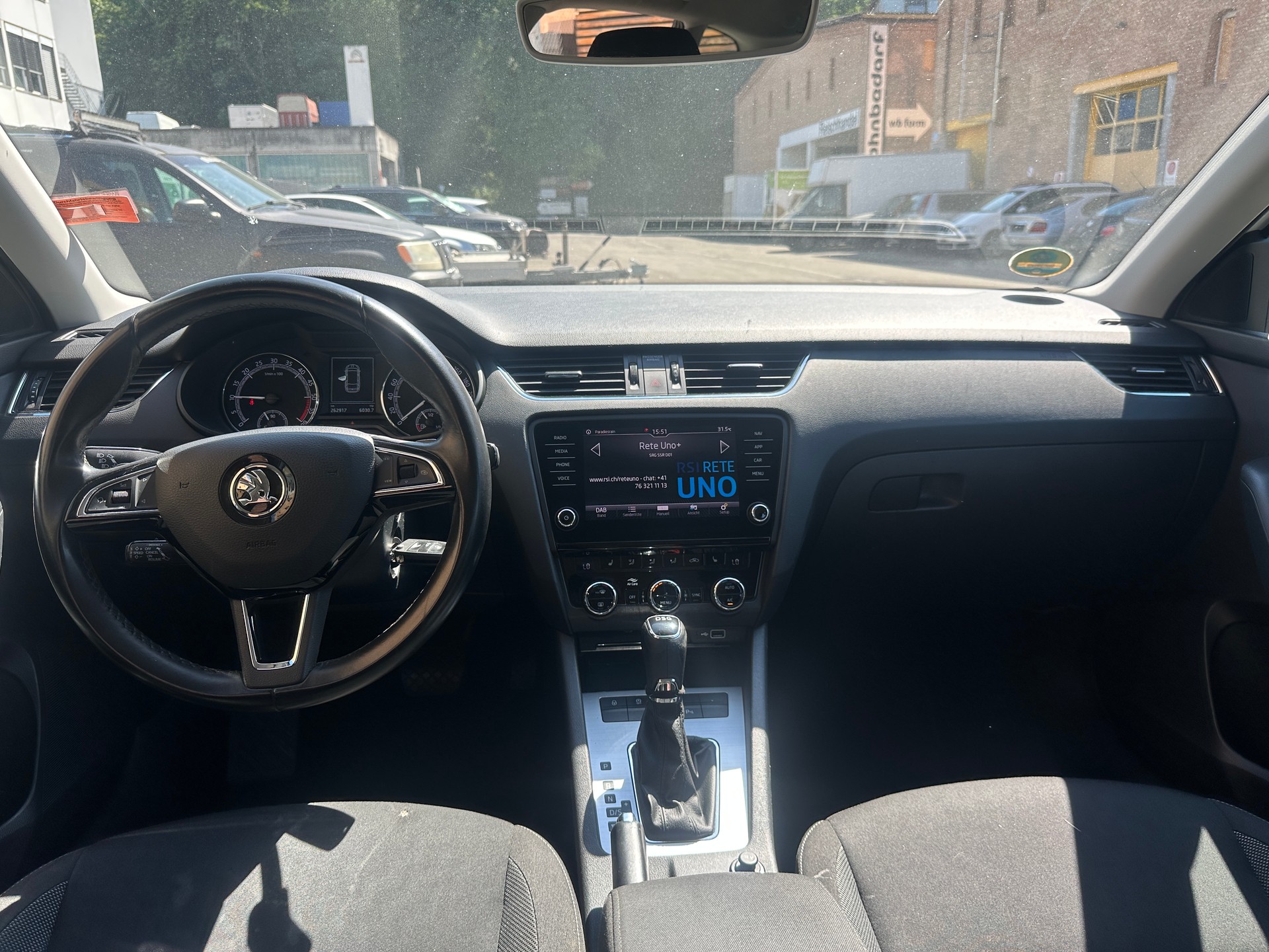 SKODA Octavia Combi 2.0 TDI Style DSG-image-11