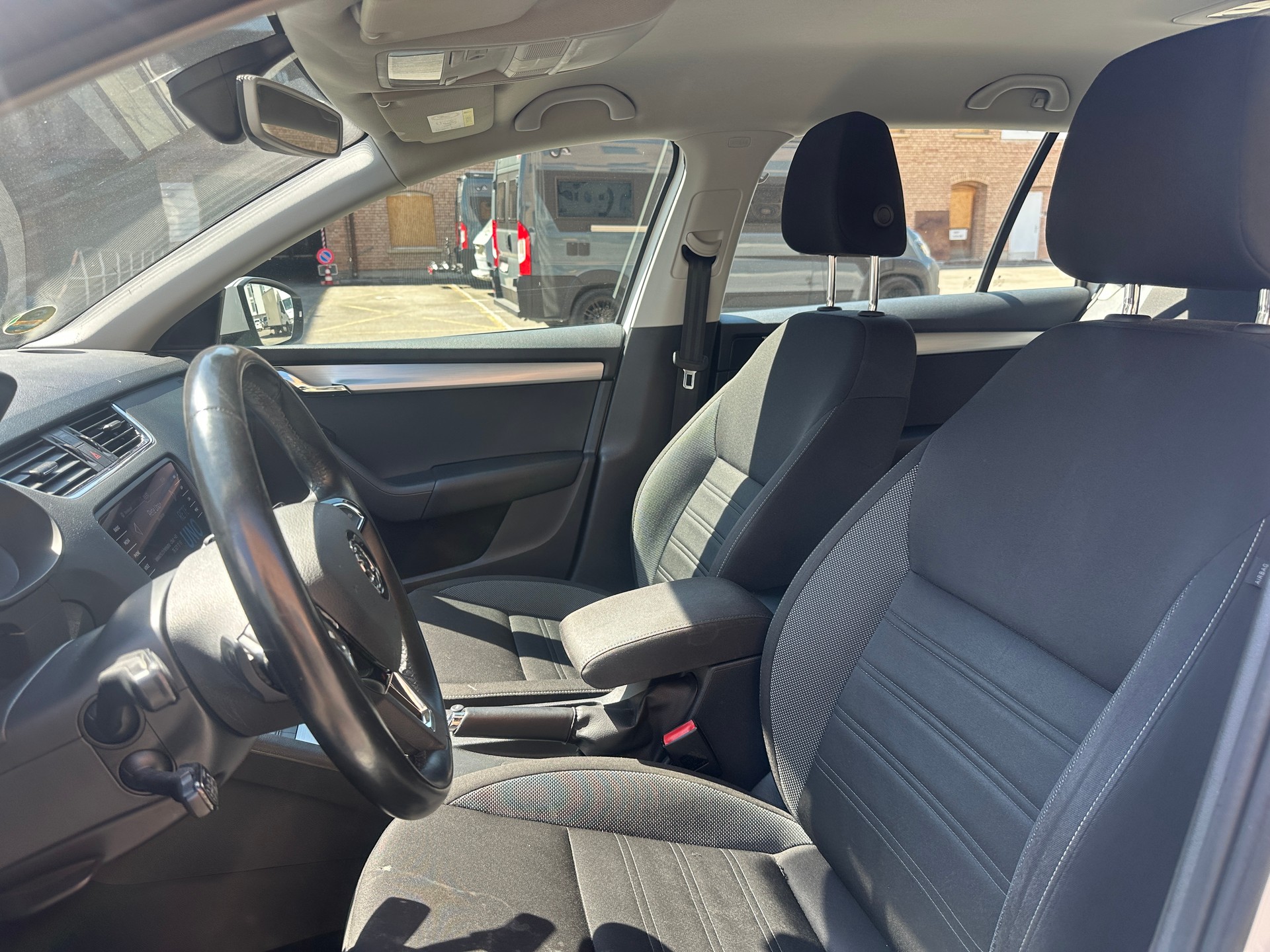 SKODA Octavia Combi 2.0 TDI Style DSG-image-8