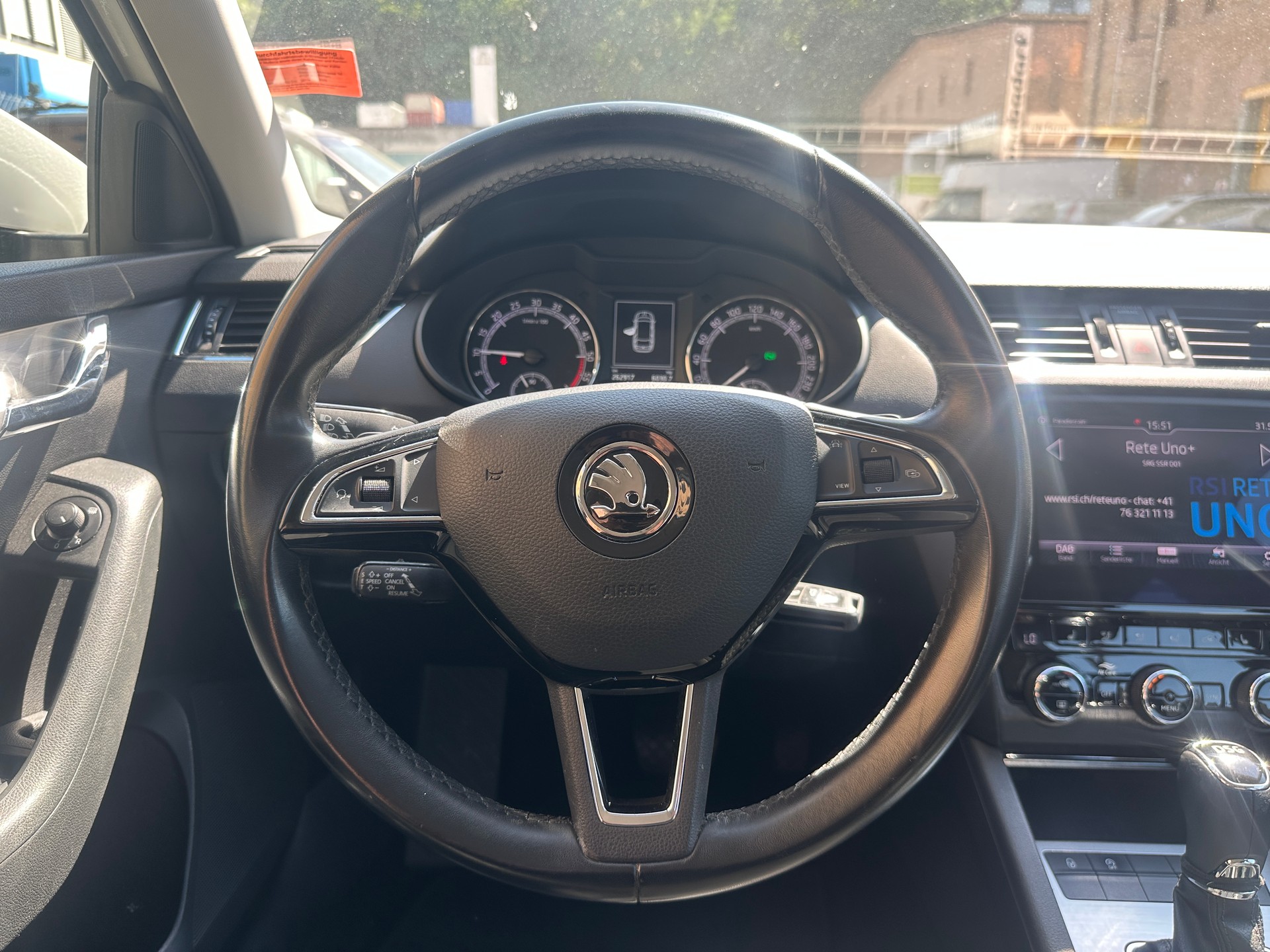 SKODA Octavia Combi 2.0 TDI Style DSG-image-10