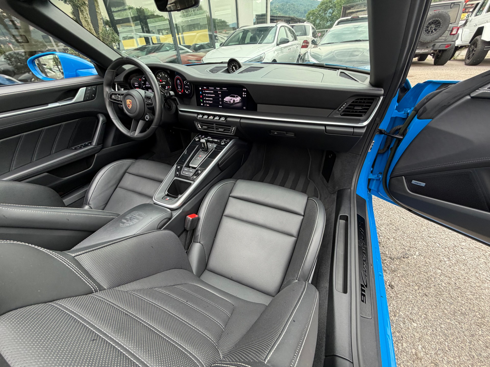 PORSCHE 911 Carrera 4 GTS Cabriolet PDK-image-12