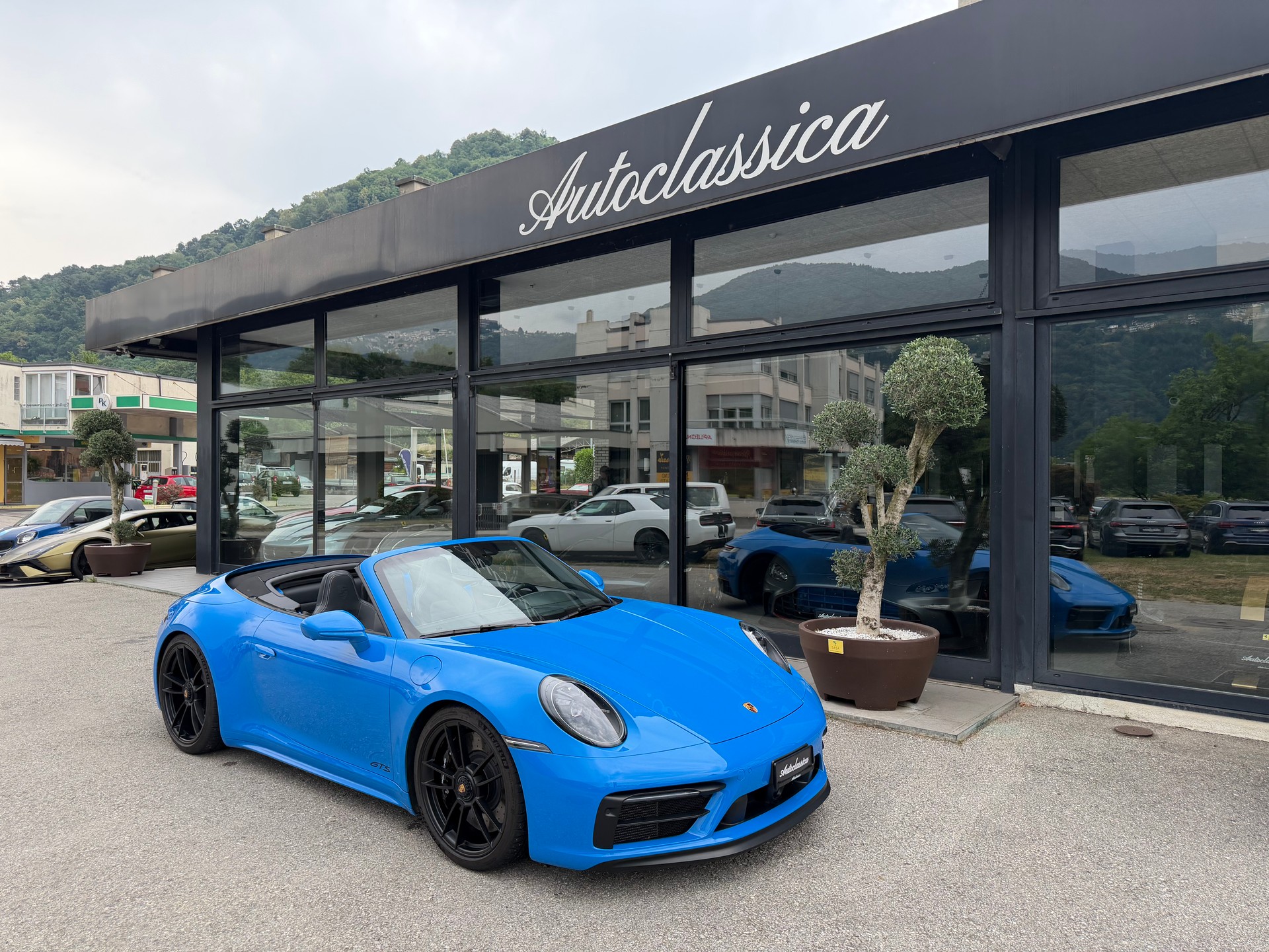 PORSCHE 911 Carrera 4 GTS Cabriolet PDK-image-4