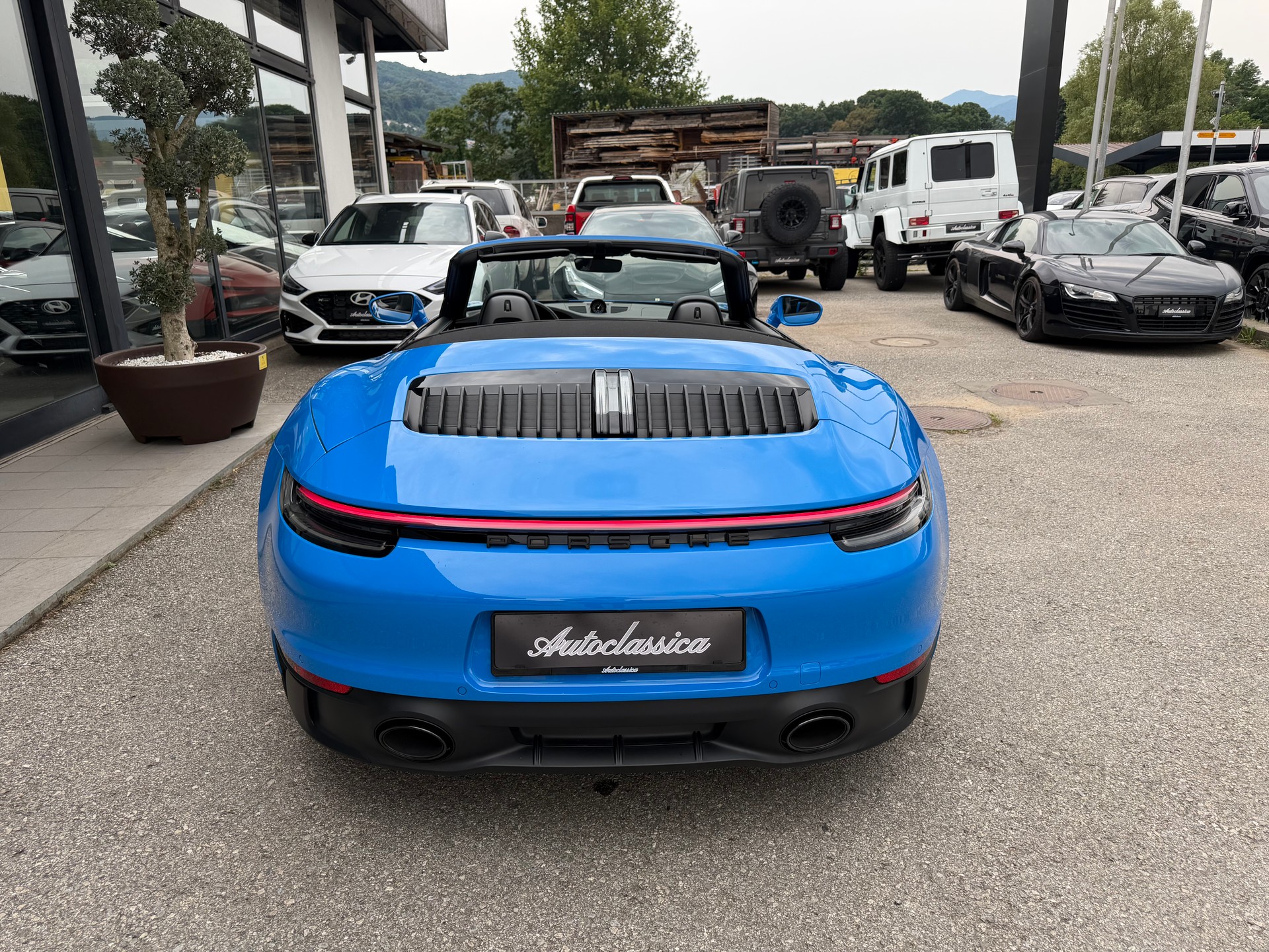 PORSCHE 911 Carrera 4 GTS Cabriolet PDK-image-2
