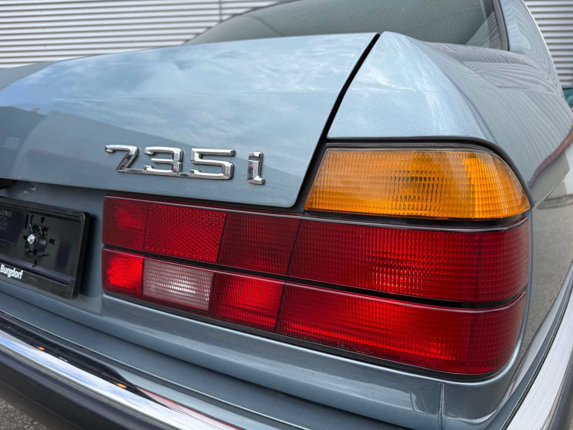 BMW 735i-image-2