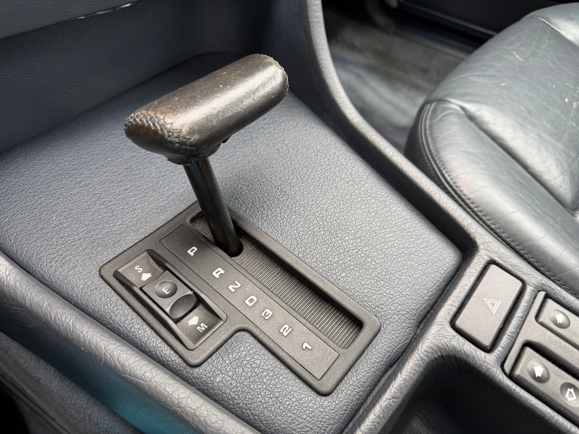BMW 735i-image-7