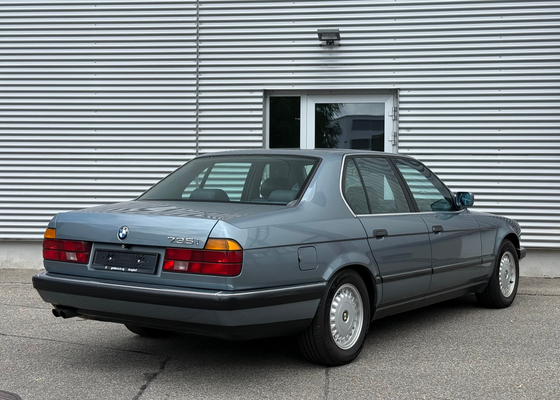 BMW 735i-image-1