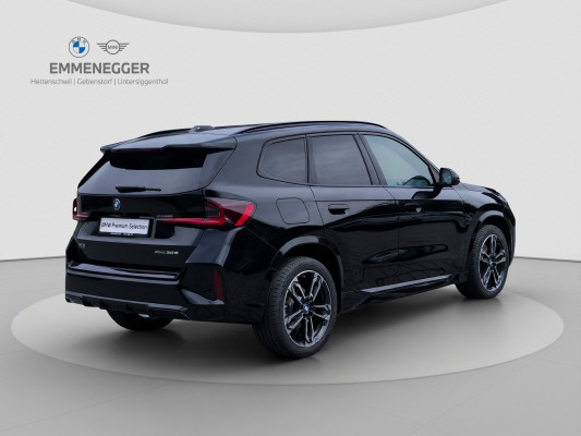 BMW X1 xDrive 30e M Sport-showroom-element-3