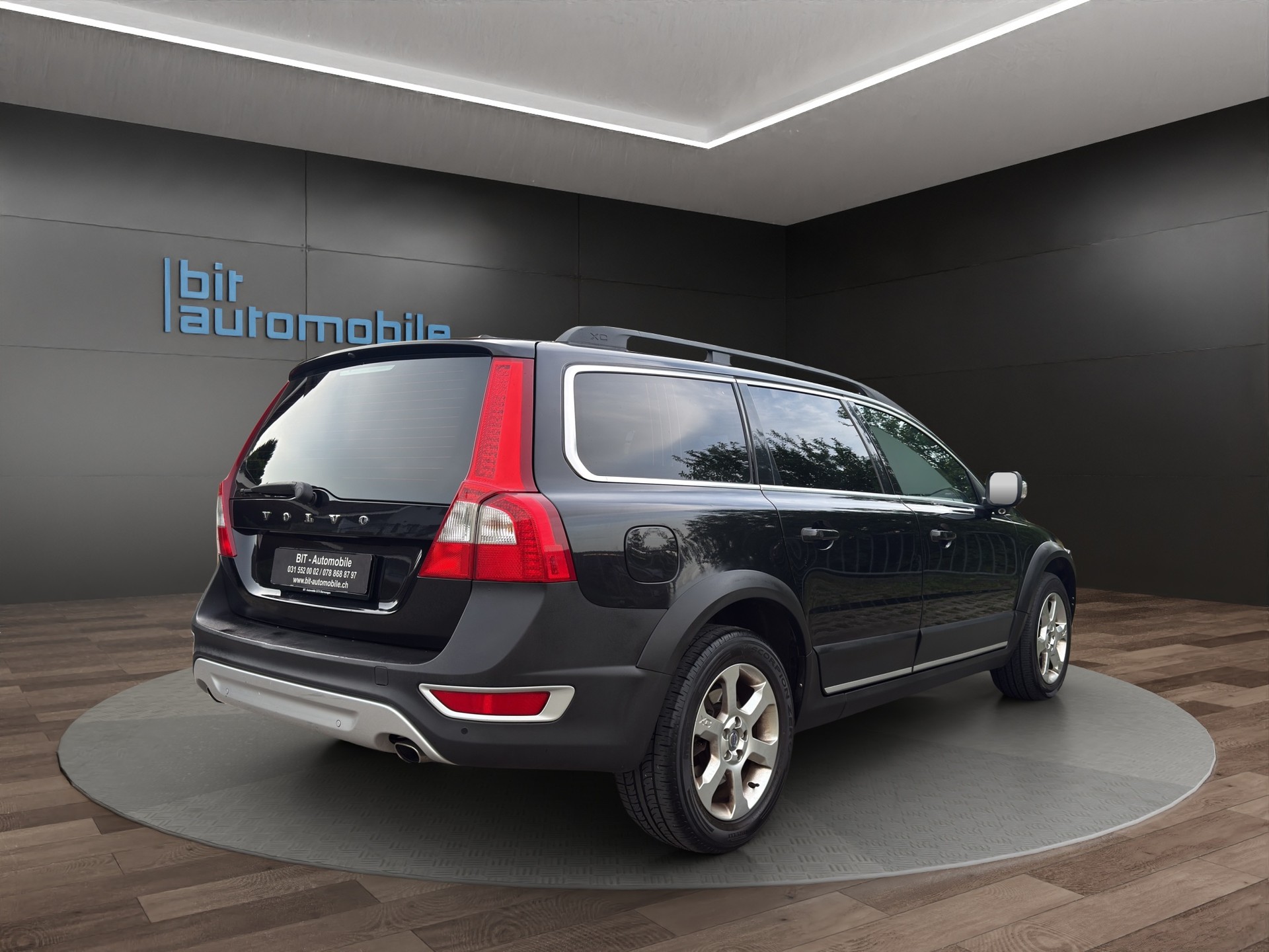 VOLVO XC70 D5 AWD Summum Geartronic-image-6