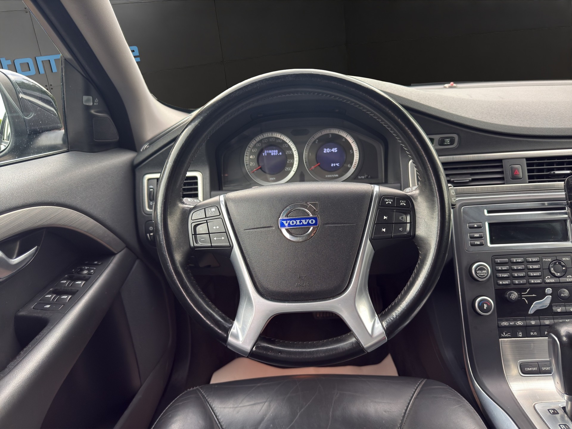 VOLVO XC70 D5 AWD Summum Geartronic-image-9