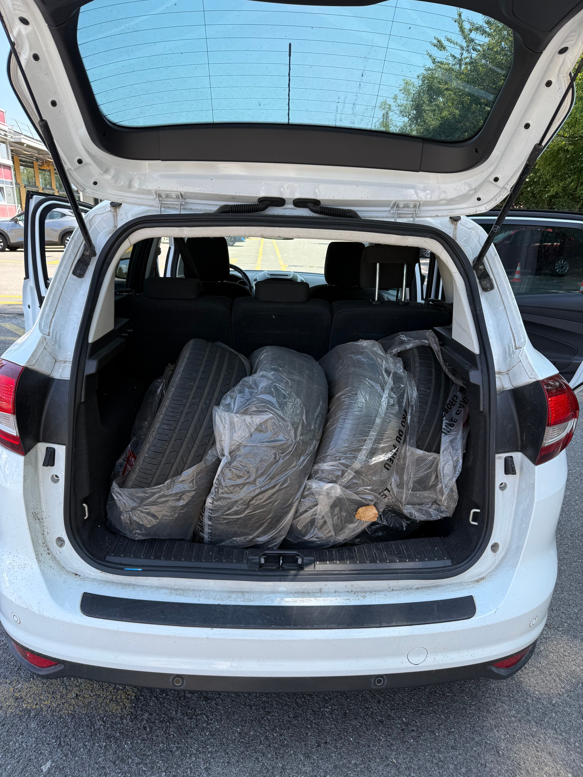 FORD C-Max 1.0 SCTi Titanium-image-6