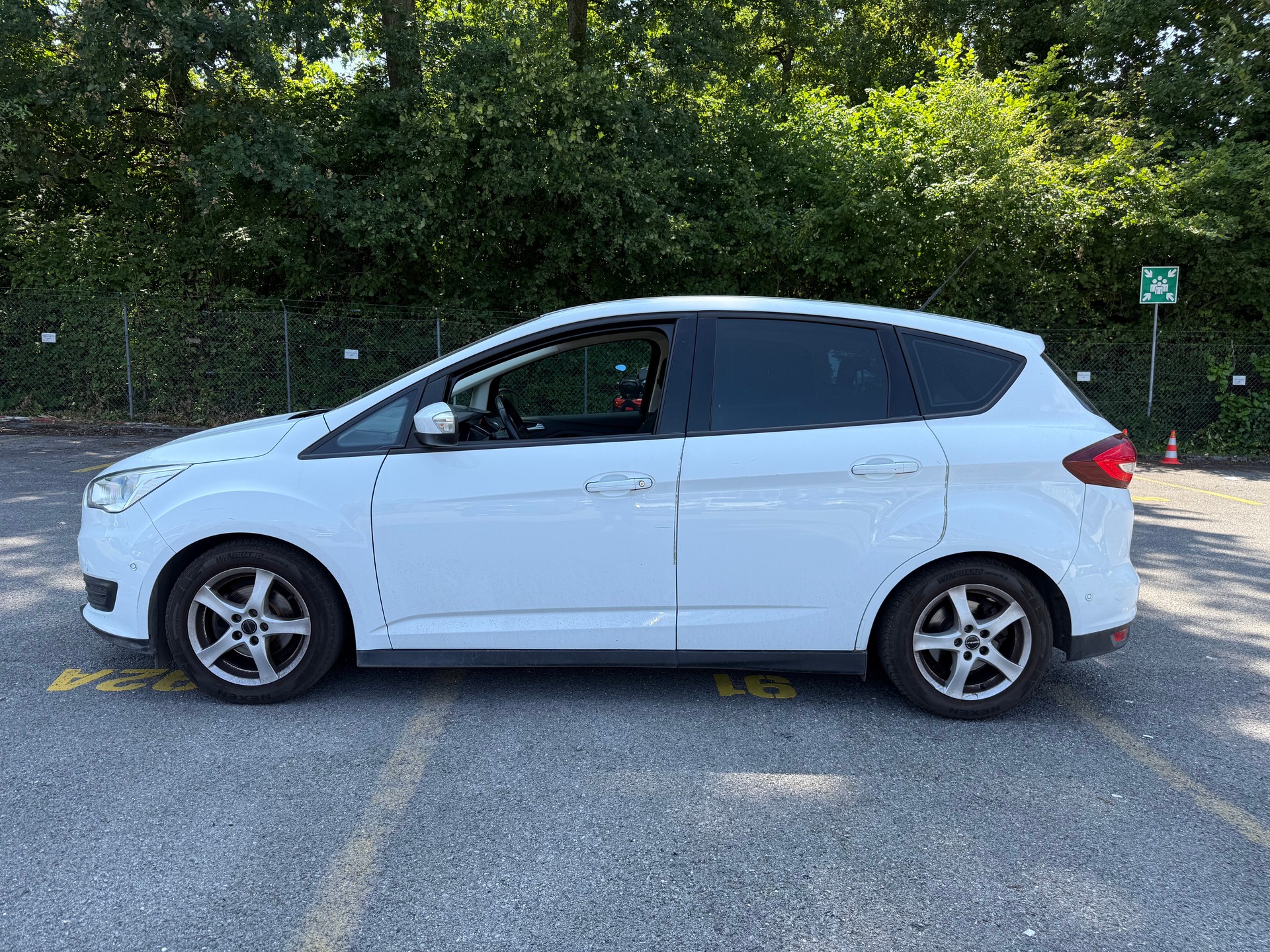 FORD C-Max 1.0 SCTi Titanium-image-1